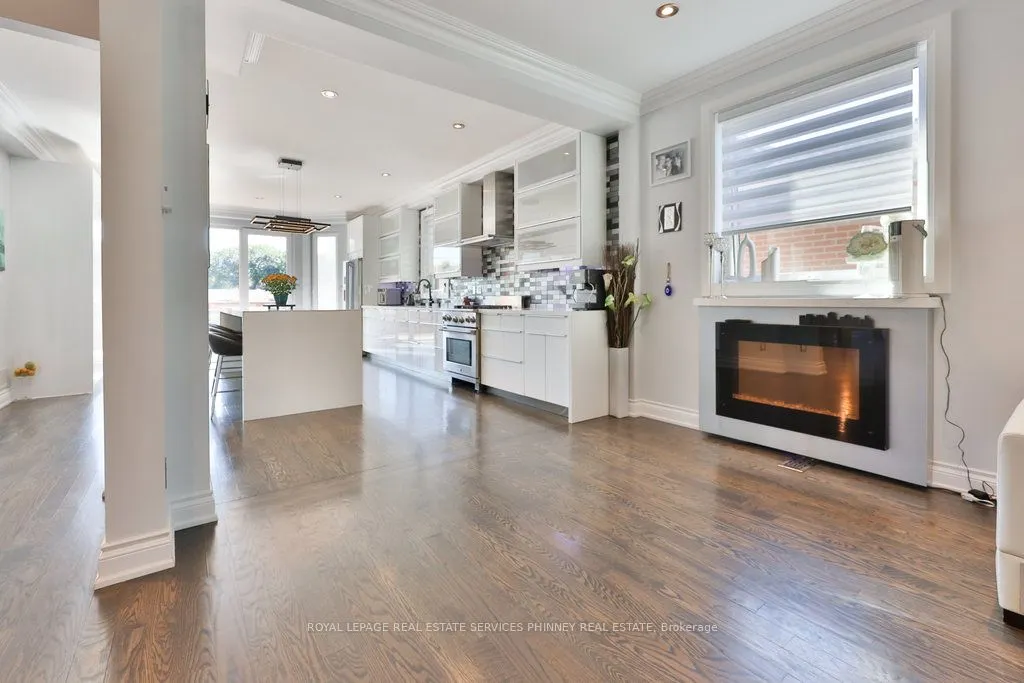 880 6th Street