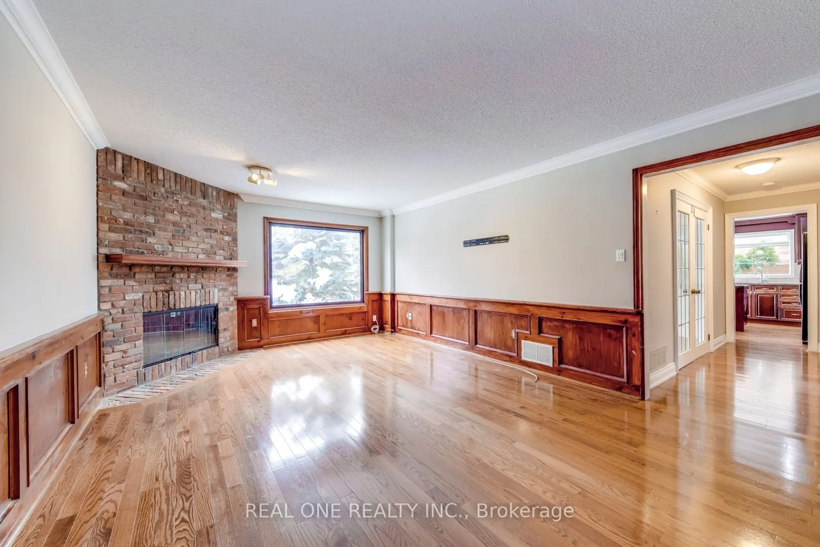 1369 Mapleridge Crescent