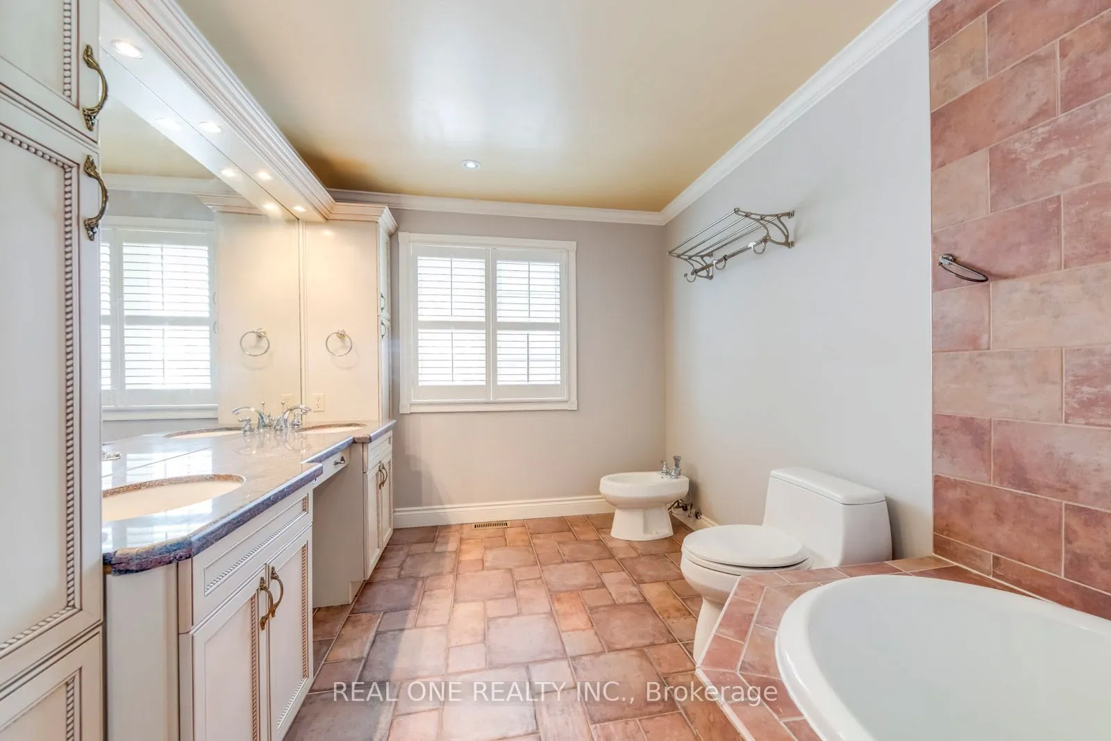 1369 Mapleridge Crescent