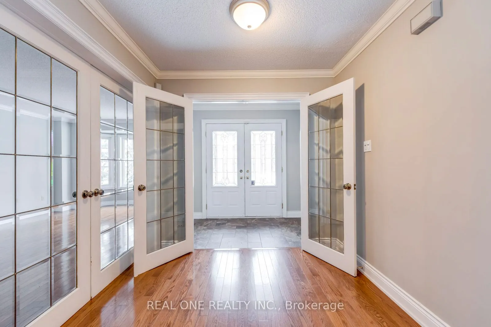 1369 Mapleridge Crescent