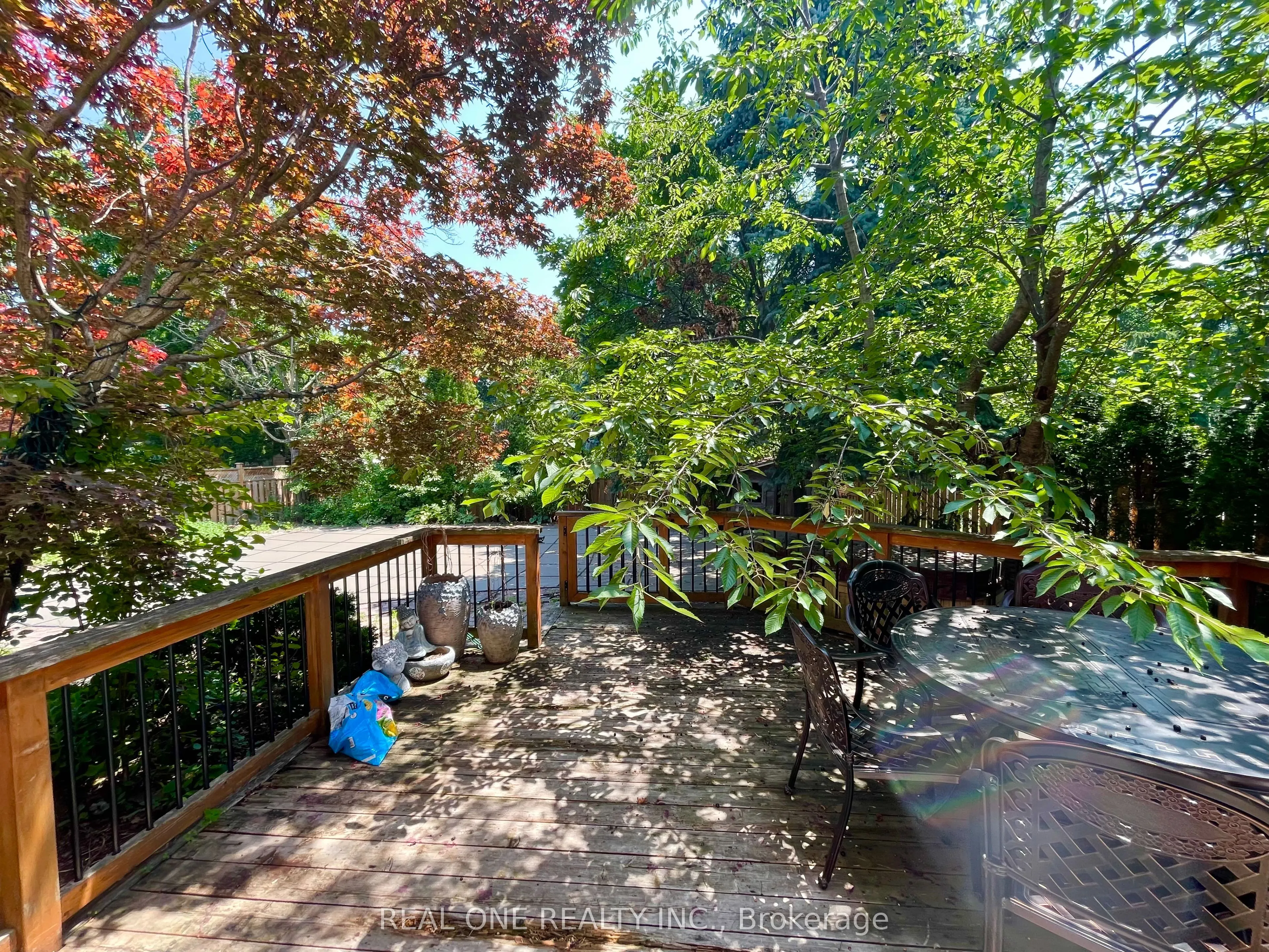 1369 Mapleridge Crescent