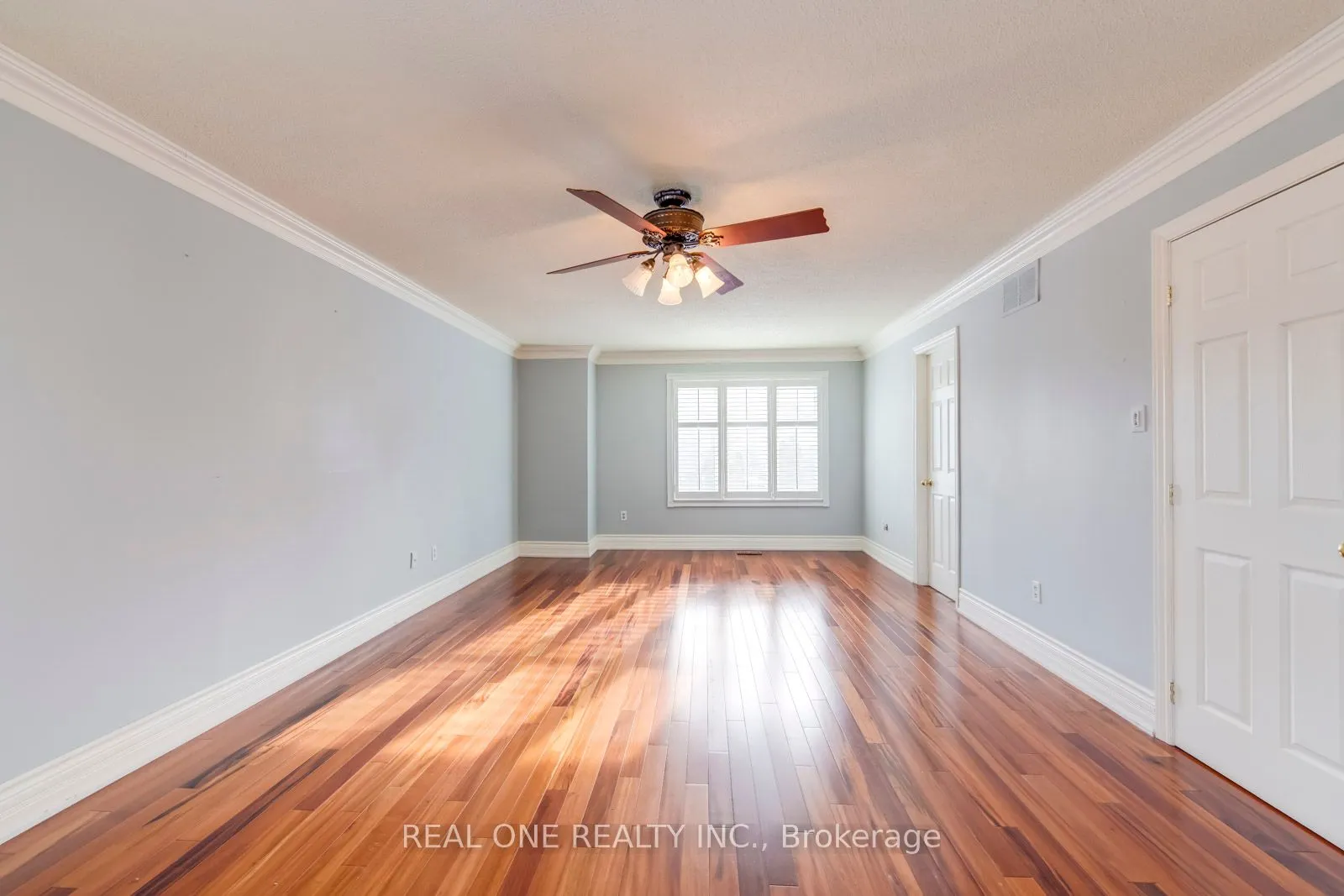 1369 Mapleridge Crescent