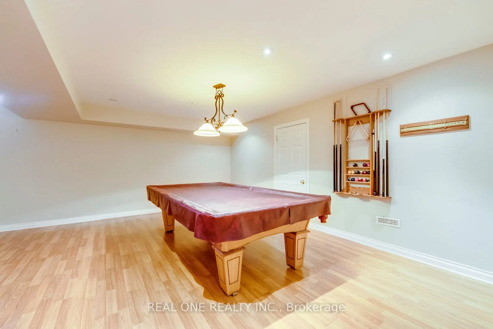 1369 Mapleridge Crescent