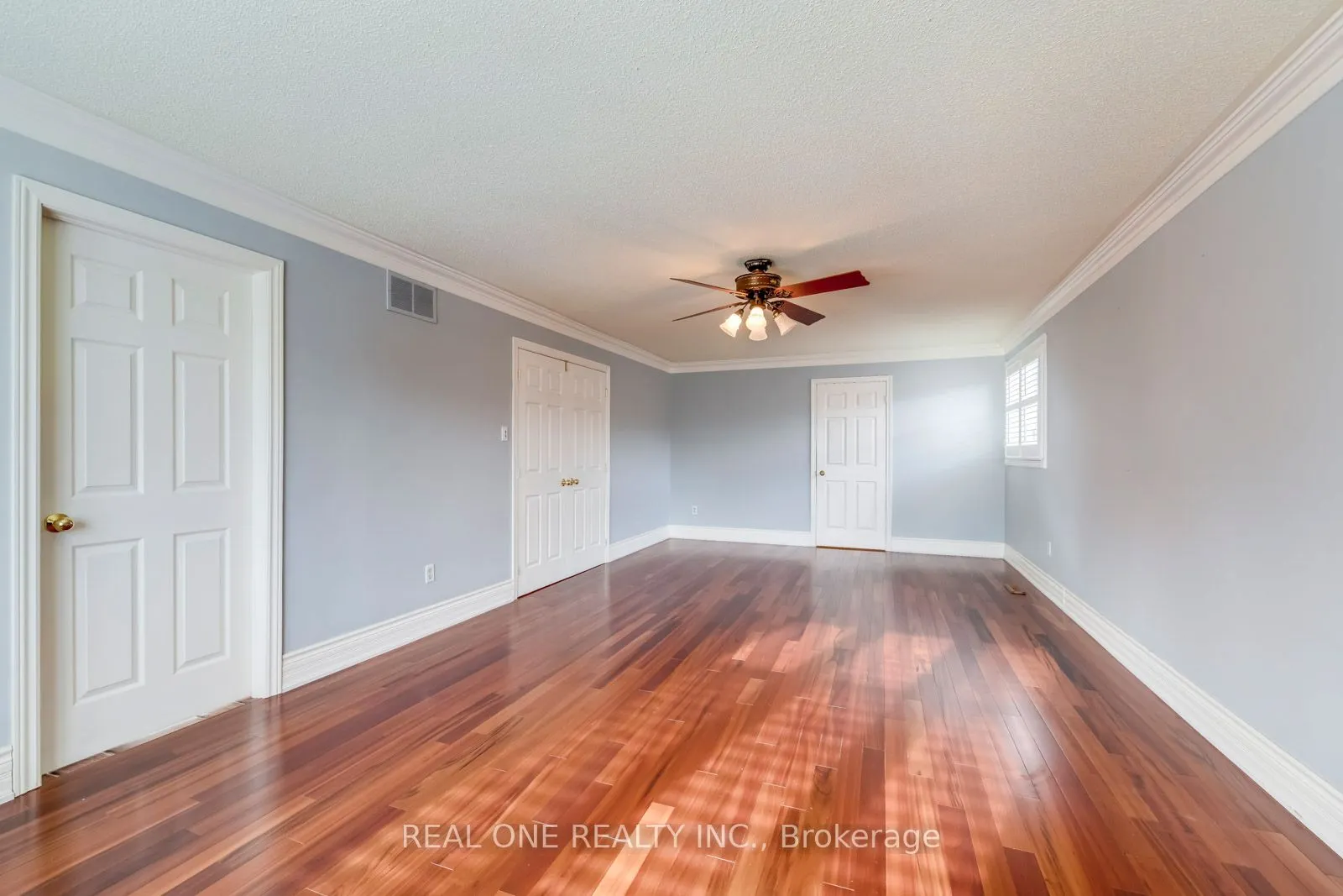 1369 Mapleridge Crescent