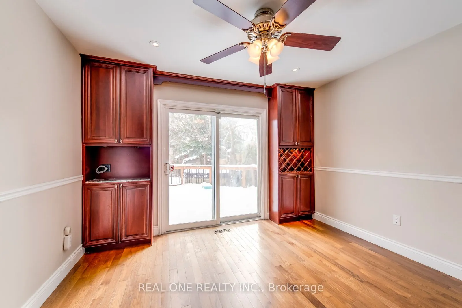 1369 Mapleridge Crescent