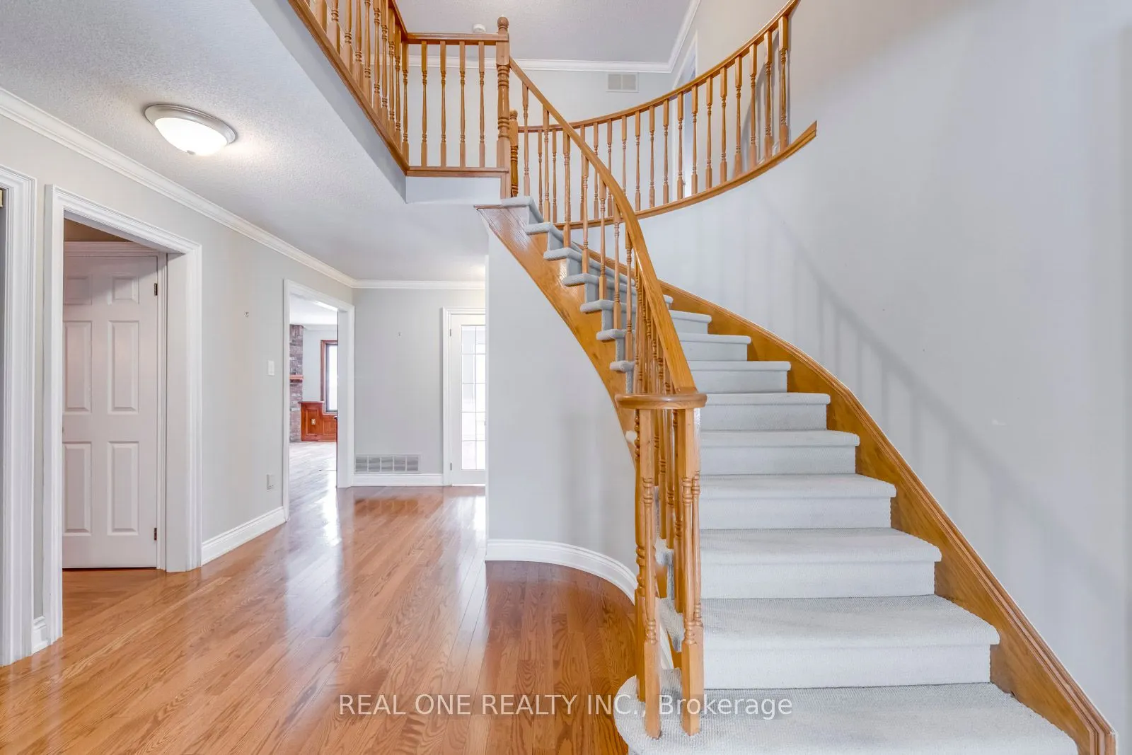 1369 Mapleridge Crescent
