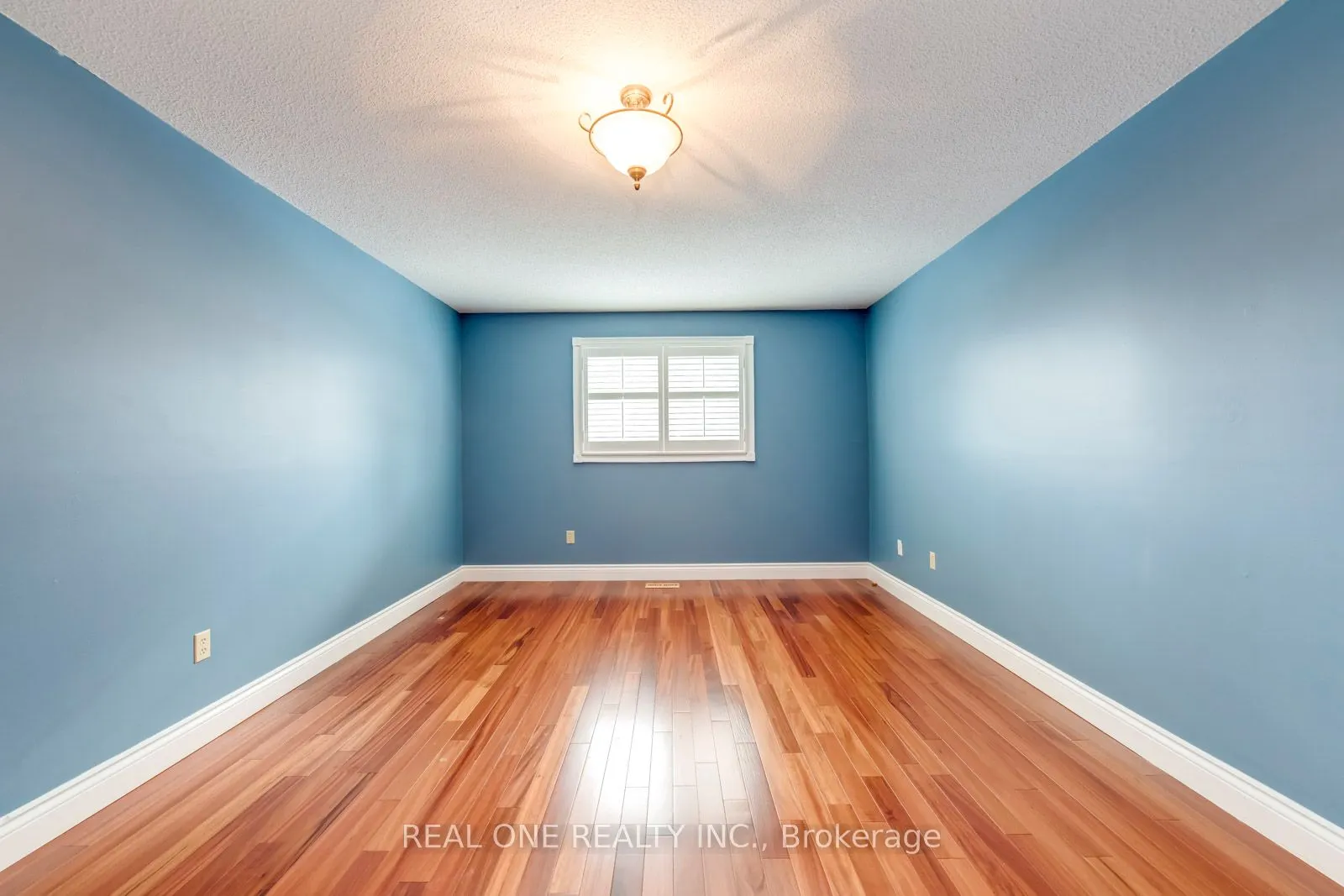 1369 Mapleridge Crescent
