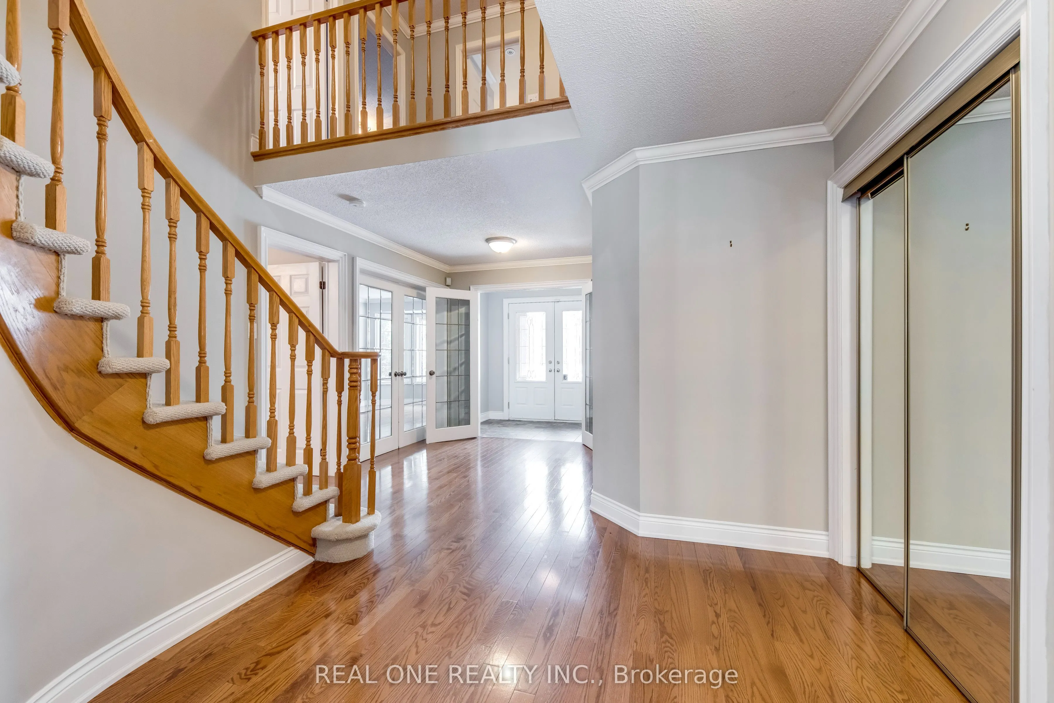 1369 Mapleridge Crescent
