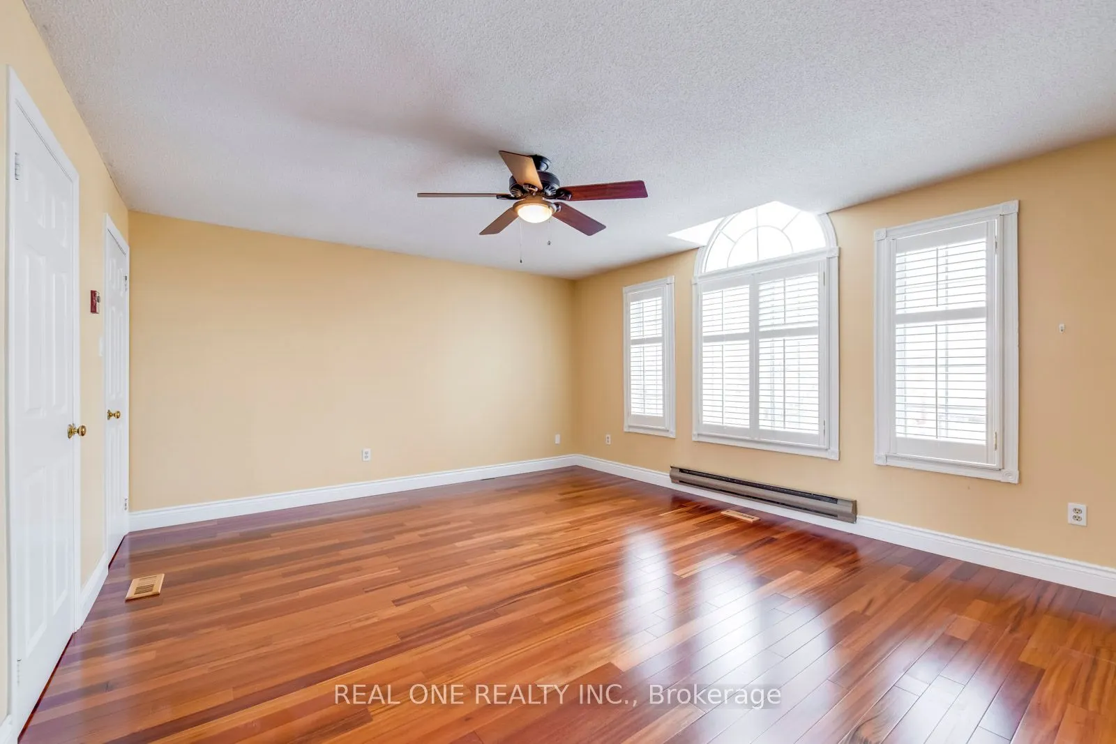 1369 Mapleridge Crescent