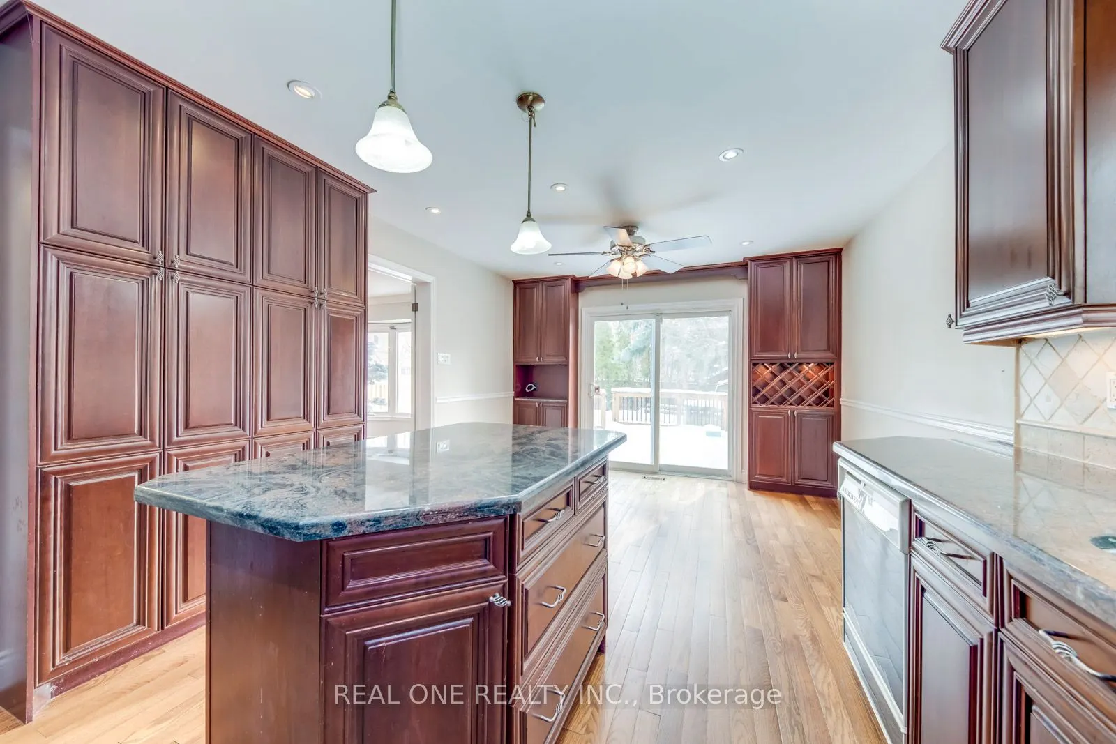 1369 Mapleridge Crescent