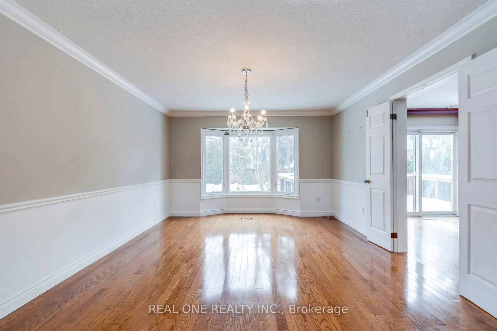1369 Mapleridge Crescent