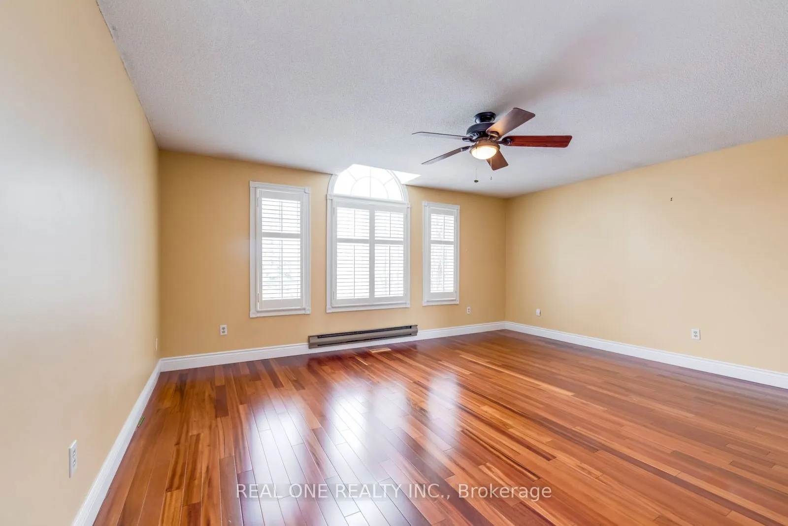 1369 Mapleridge Crescent