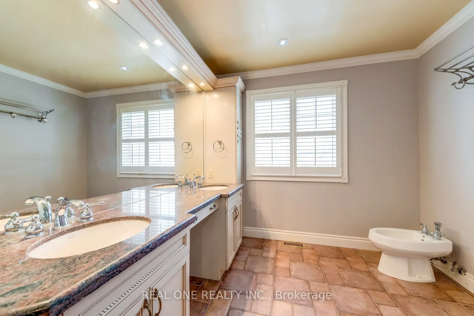 1369 Mapleridge Crescent