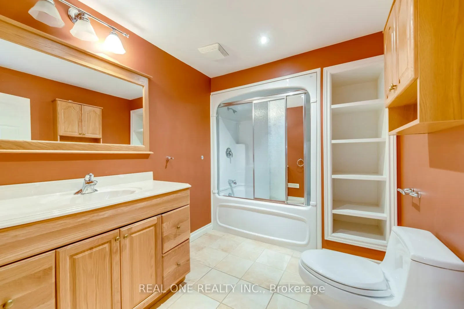 1369 Mapleridge Crescent