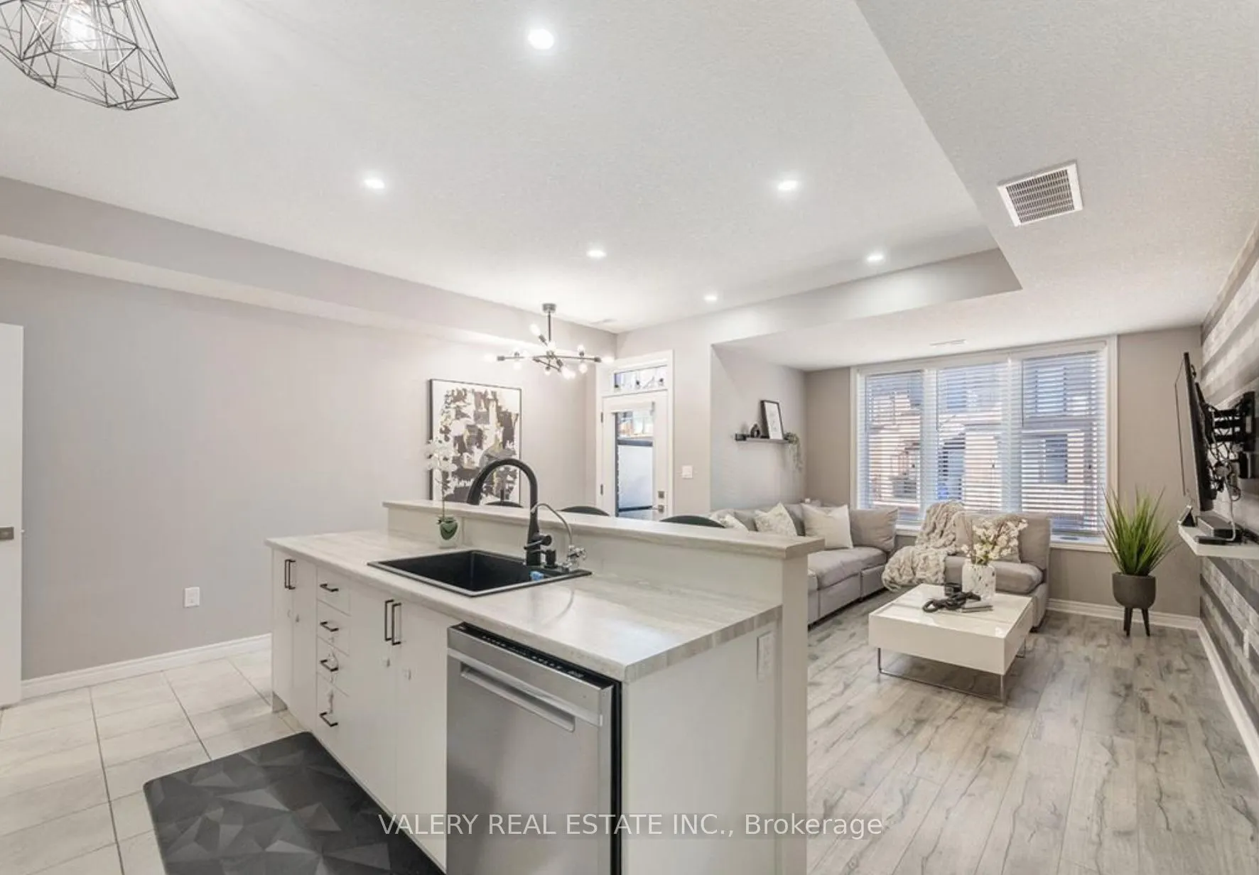 445 Ontario Street, #53