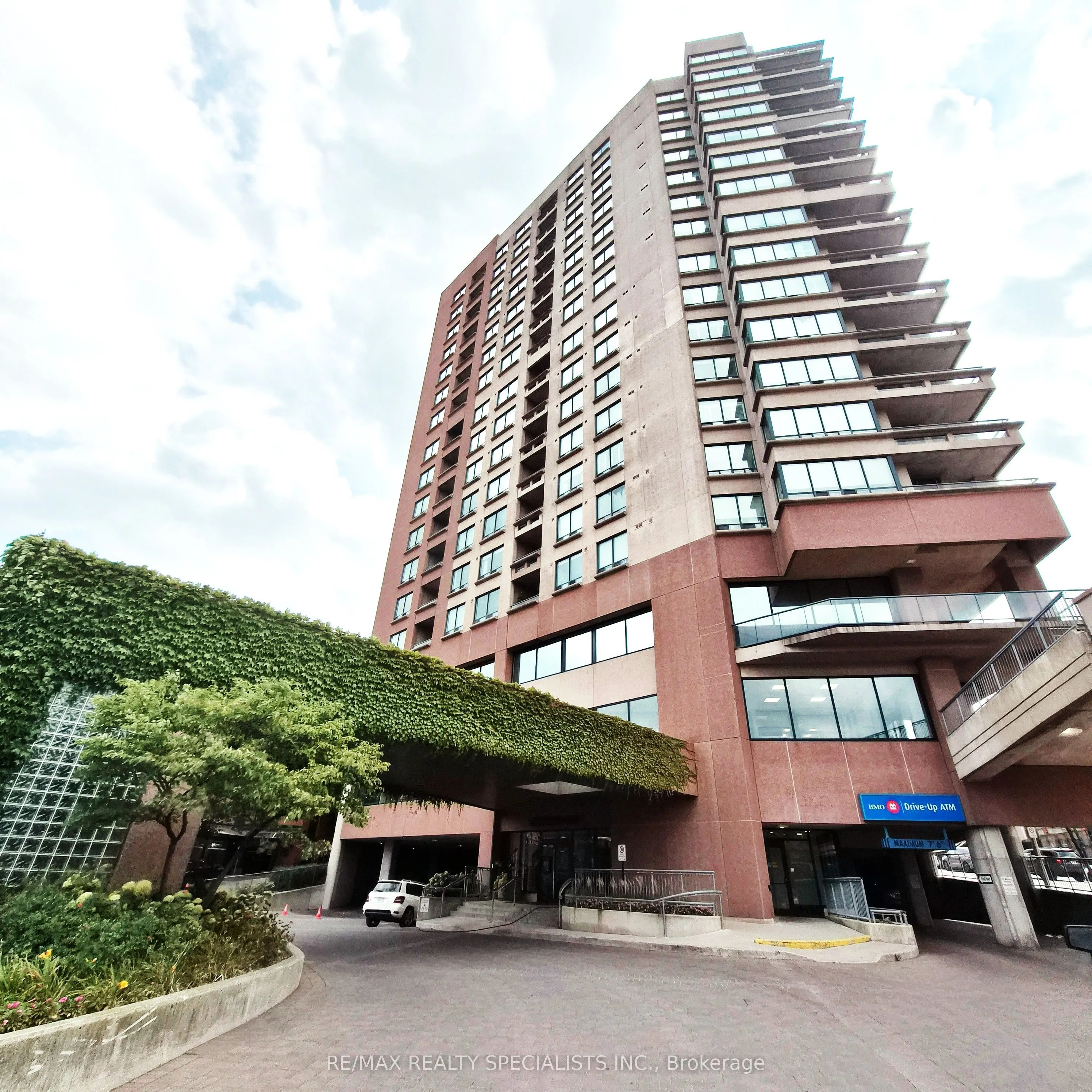 1 Belvedere Court E, #1502