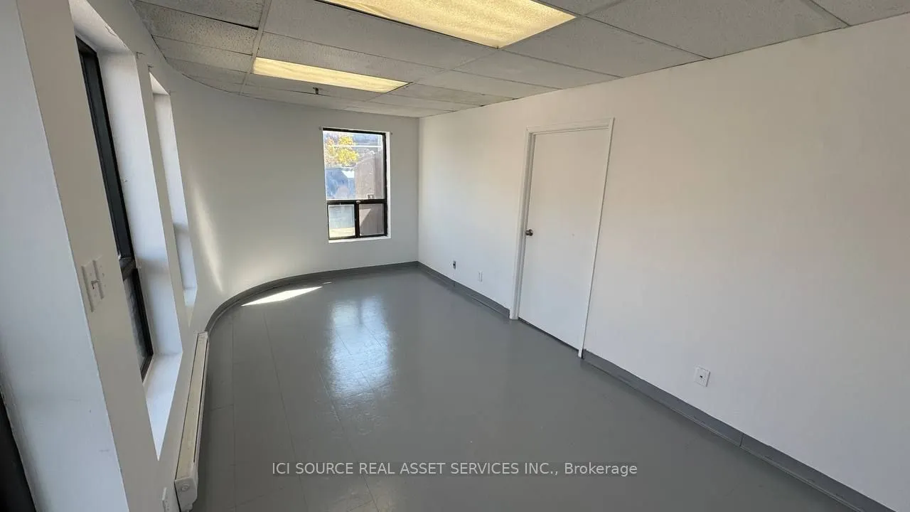 18 Strathearn Avenue, #18 B