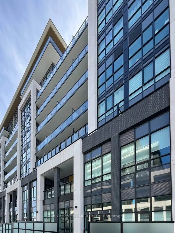 395 Dundas Street W, #528