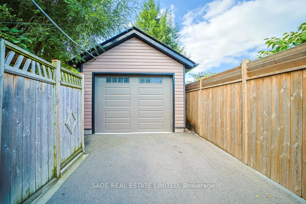 1106 Meredith Avenue