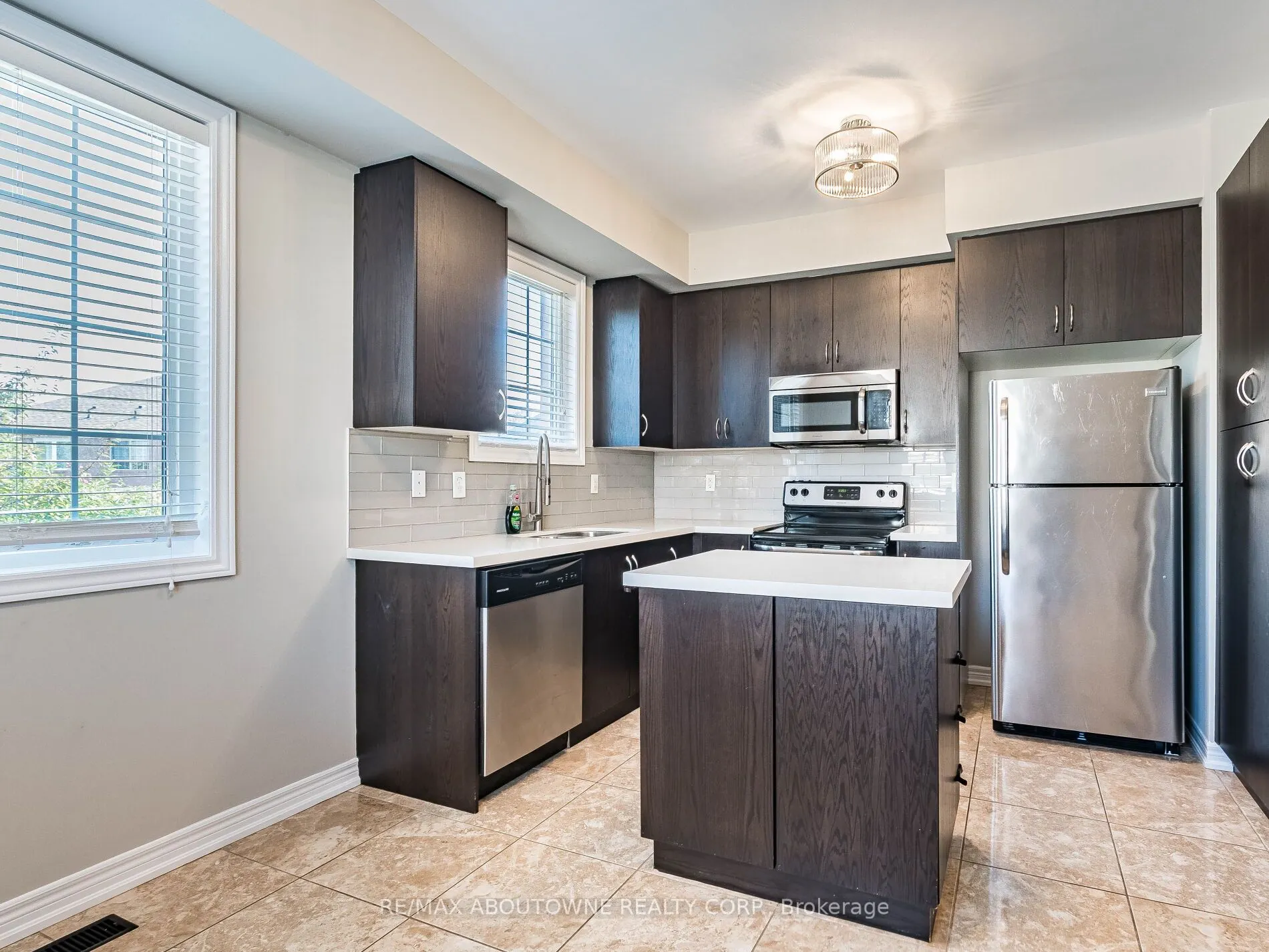 1382 Granrock Crescent