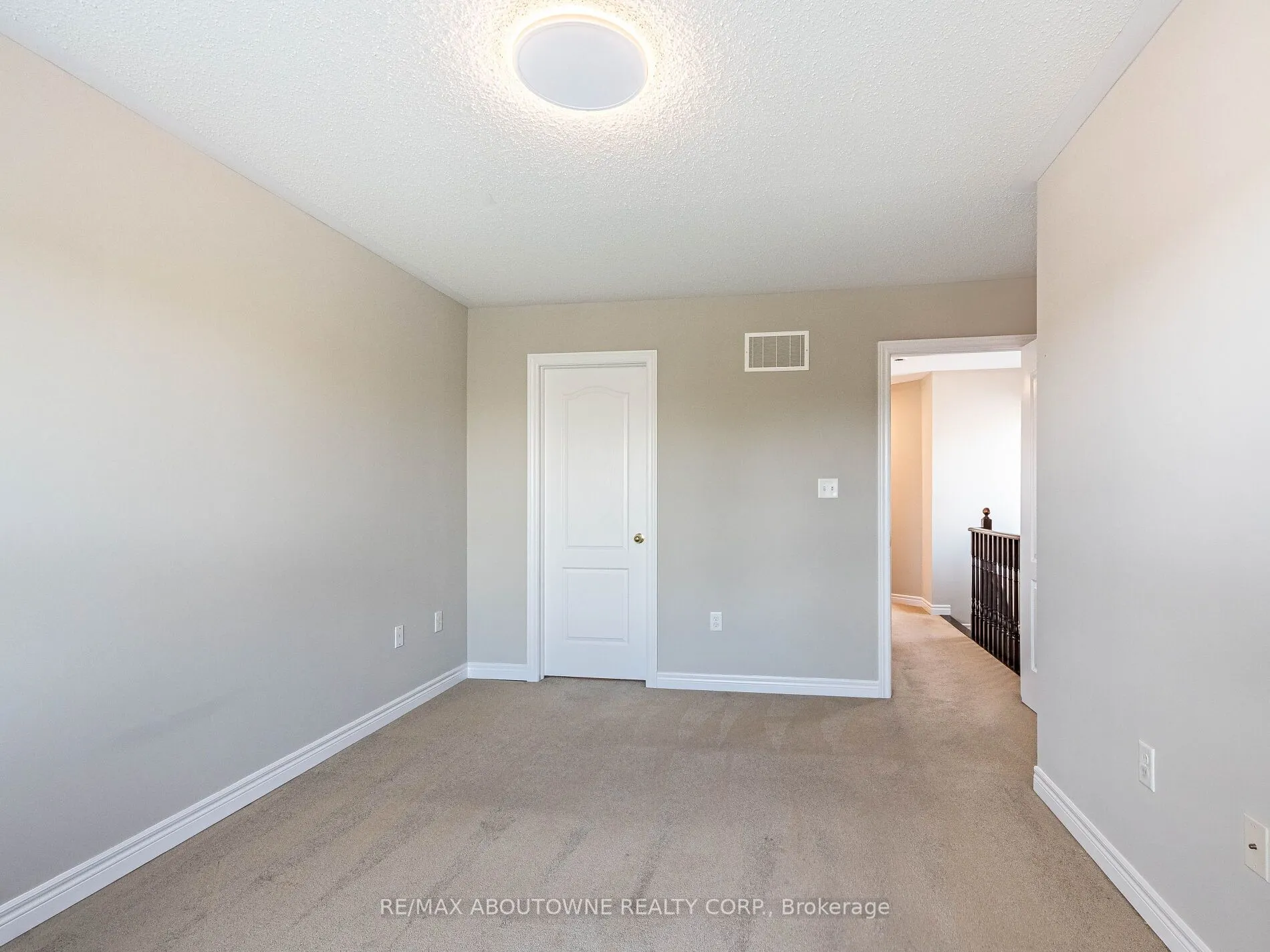 1382 Granrock Crescent