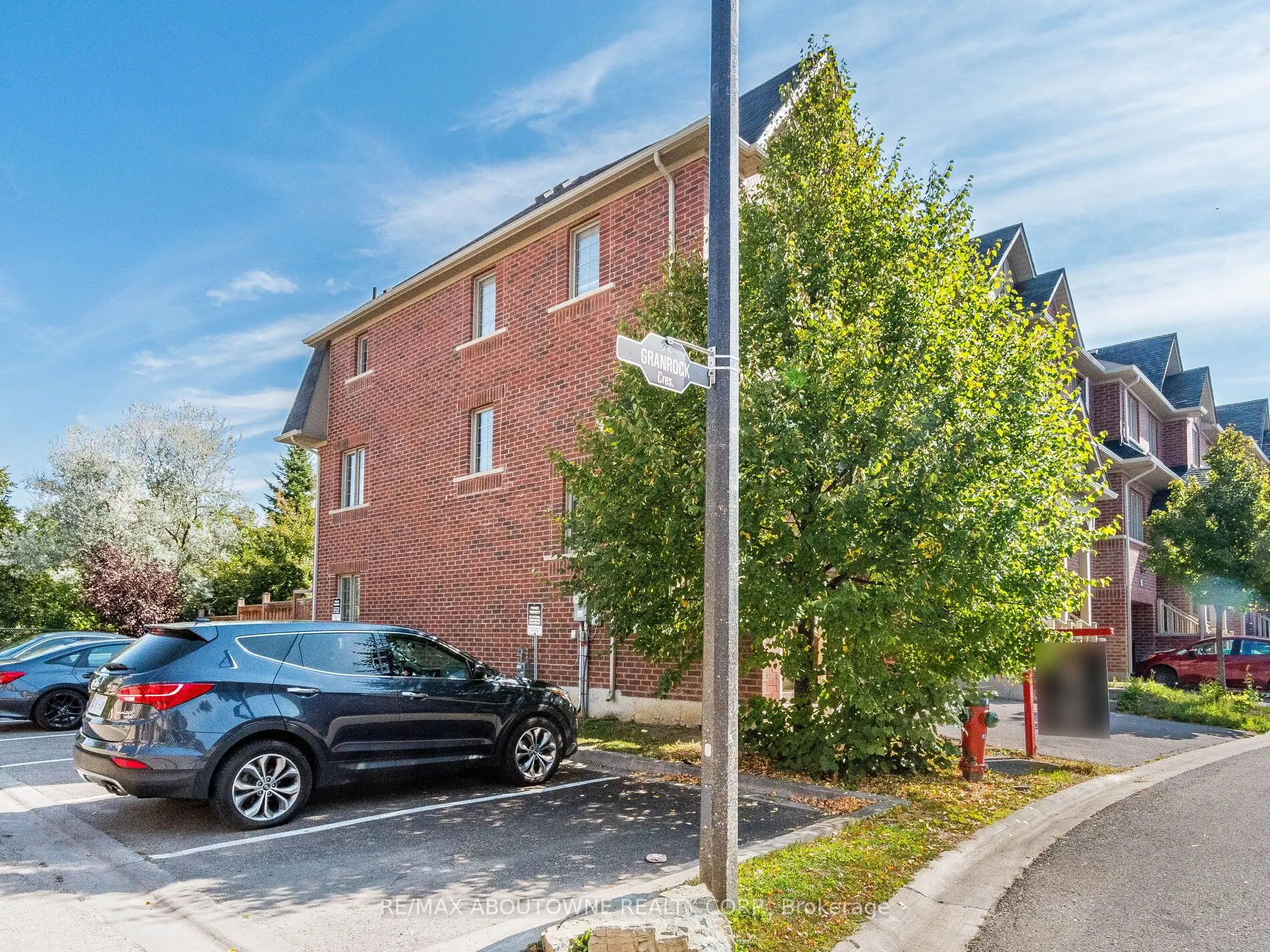 1382 Granrock Crescent