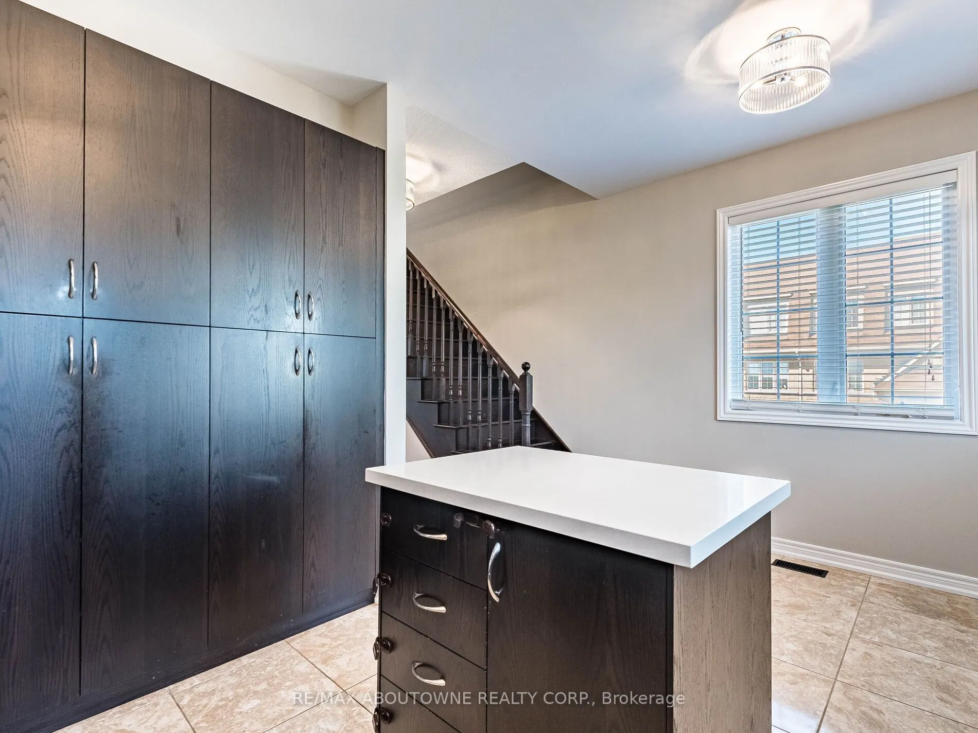 1382 Granrock Crescent