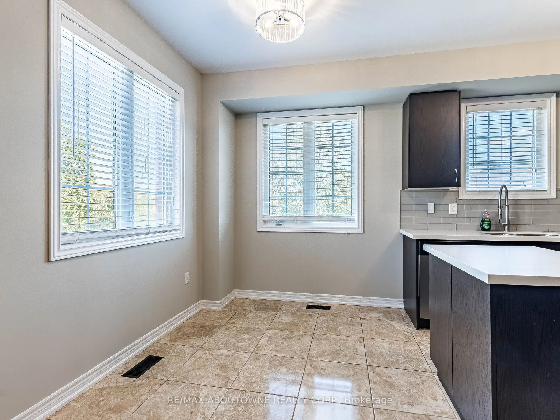 1382 Granrock Crescent