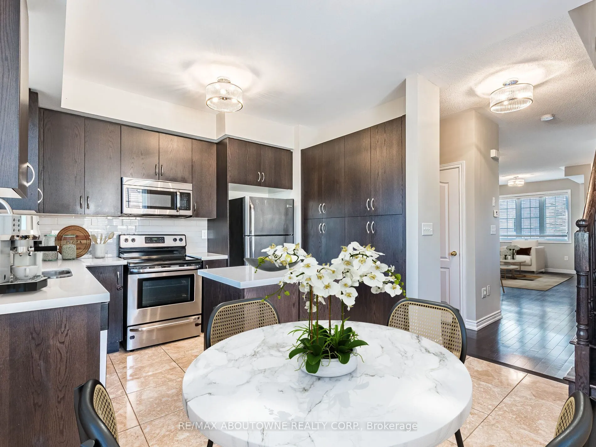 1382 Granrock Crescent