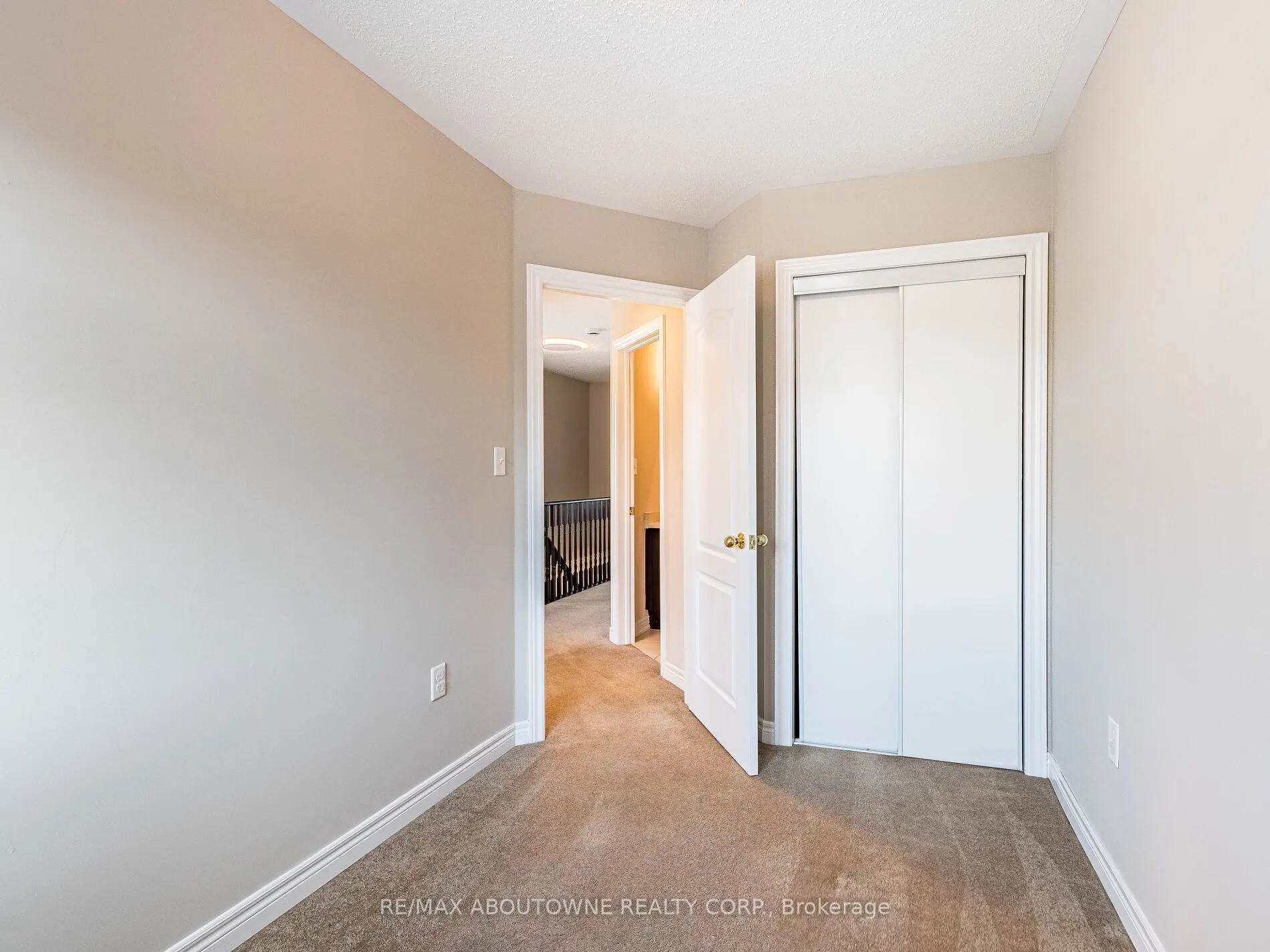 1382 Granrock Crescent