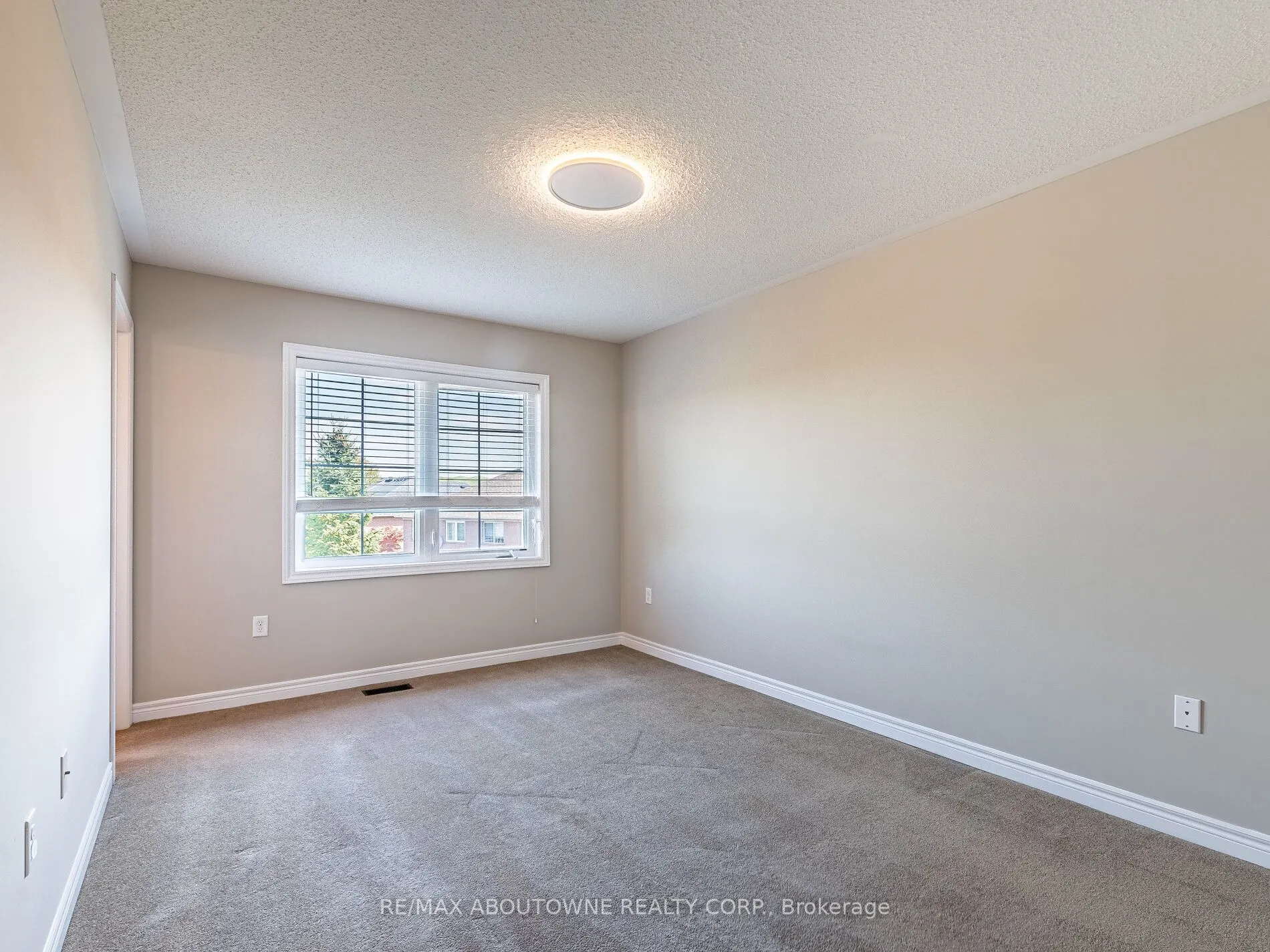 1382 Granrock Crescent