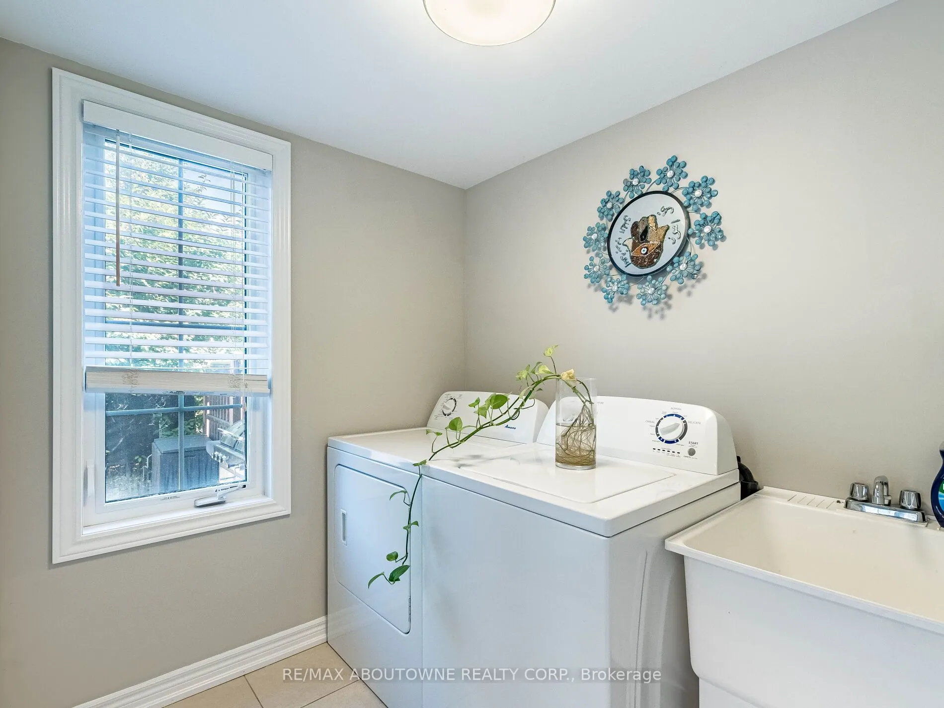 1382 Granrock Crescent
