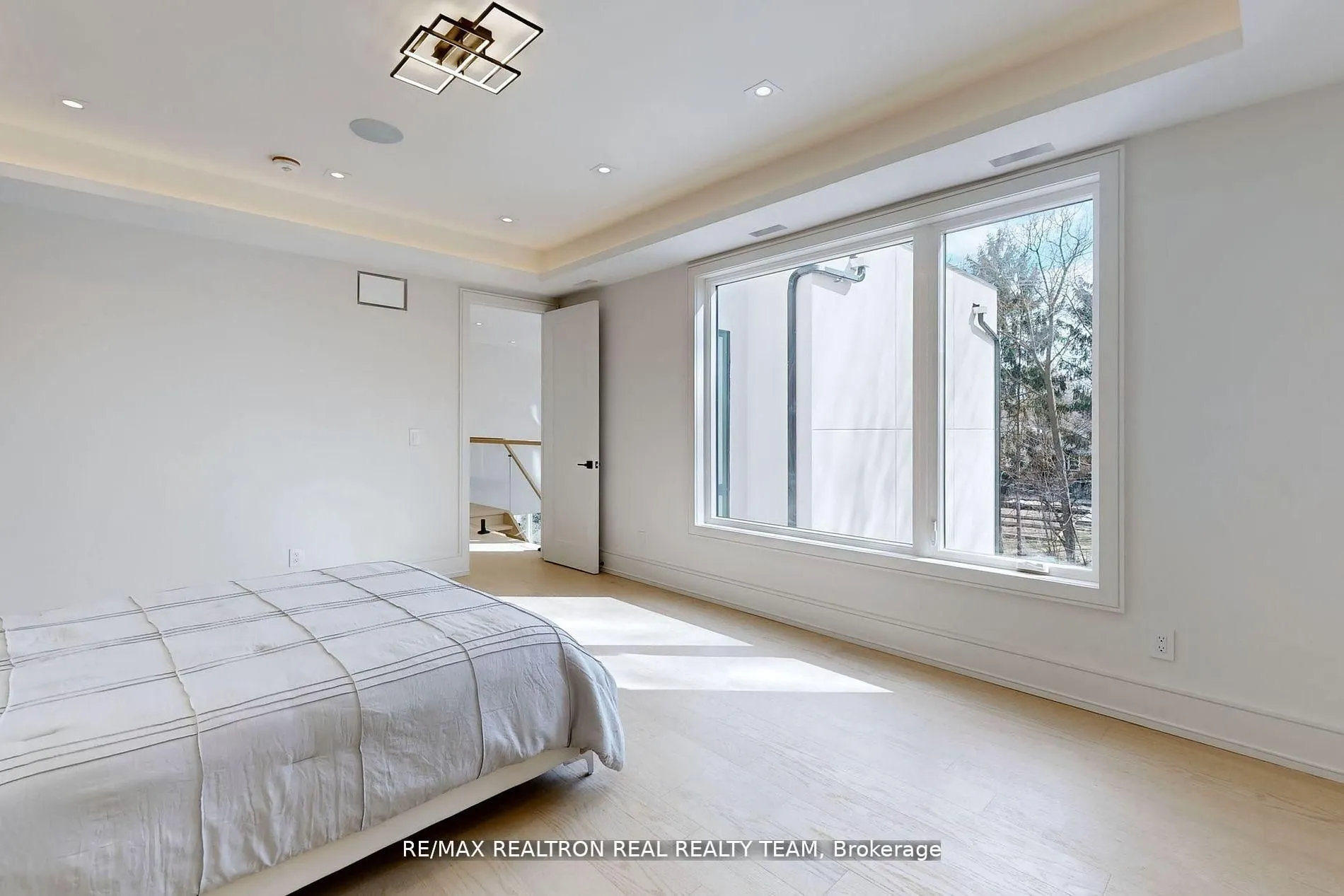 1362 Sedgewick Crescent