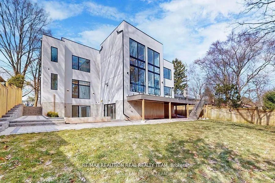 1362 Sedgewick Crescent