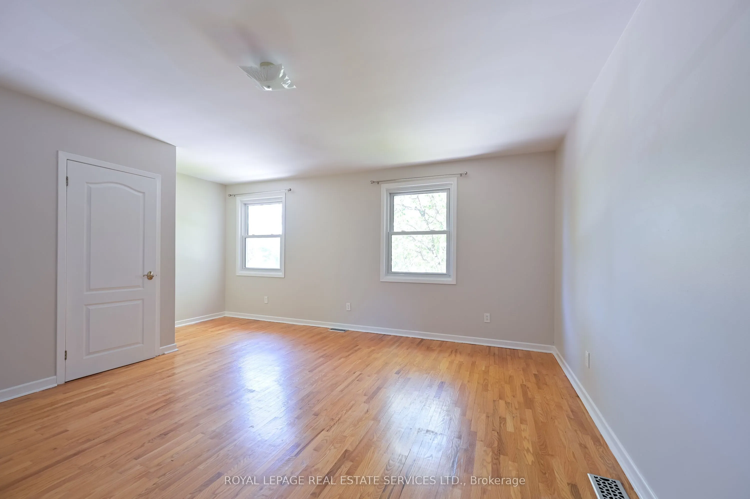 2471 Meadowood Crescent