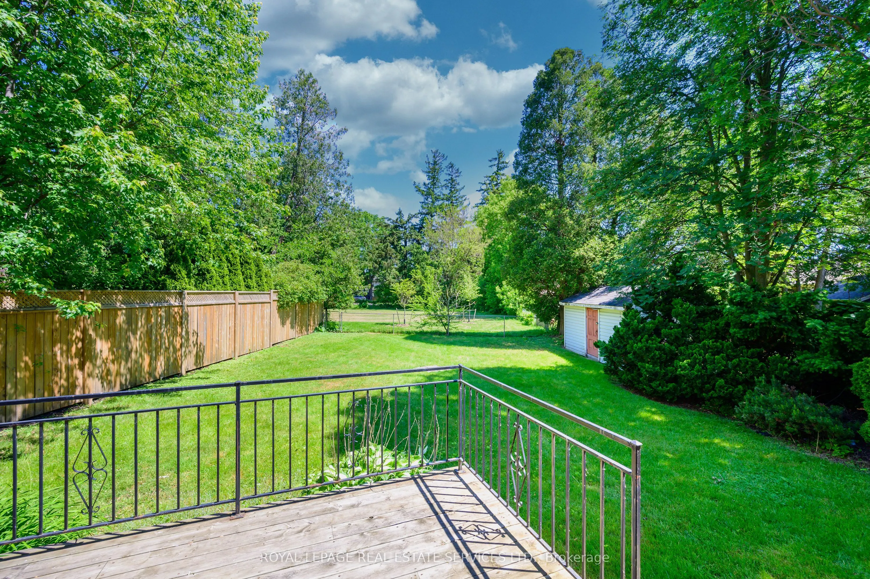 2471 Meadowood Crescent