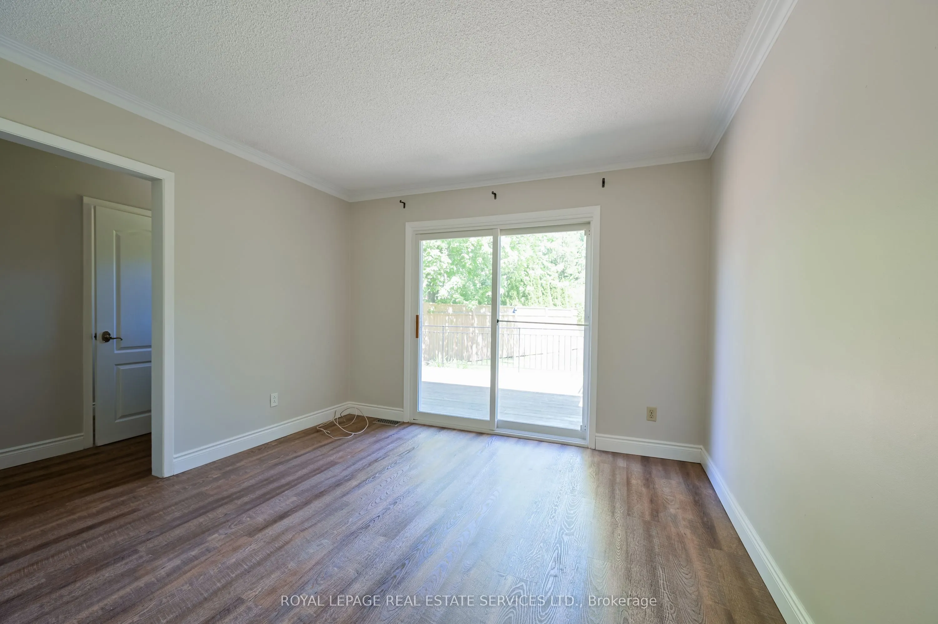 2471 Meadowood Crescent