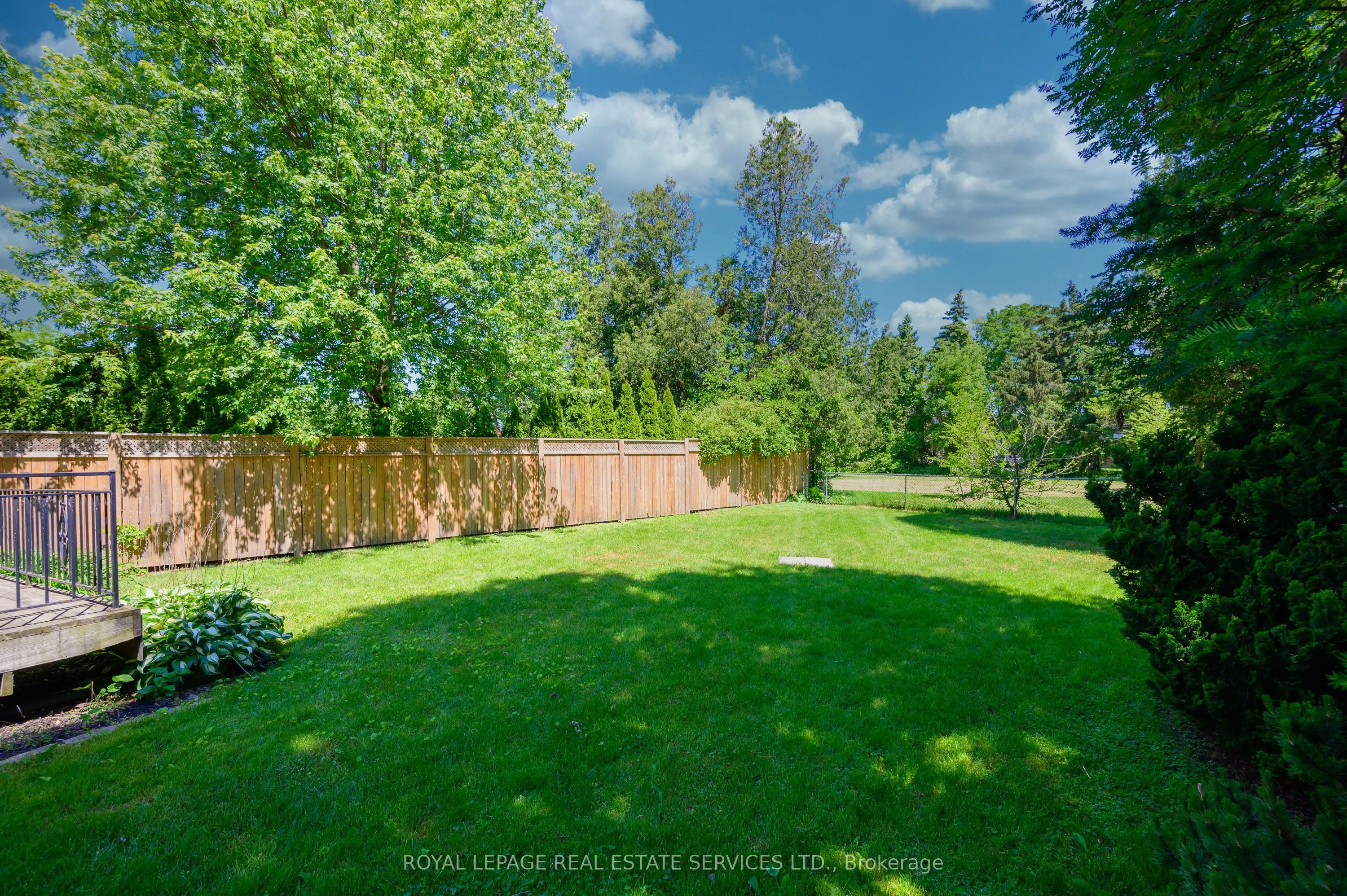 2471 Meadowood Crescent
