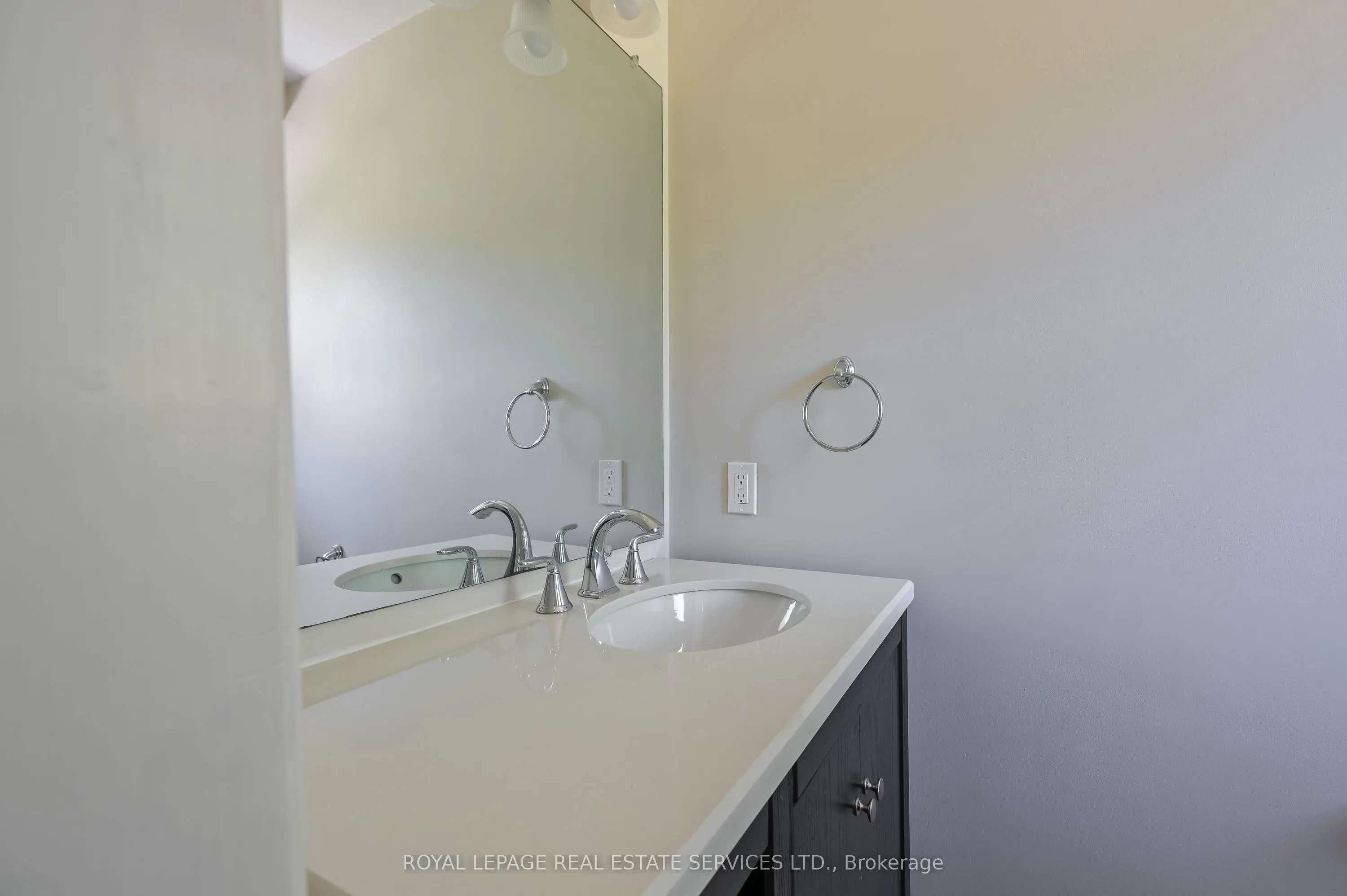 2471 Meadowood Crescent
