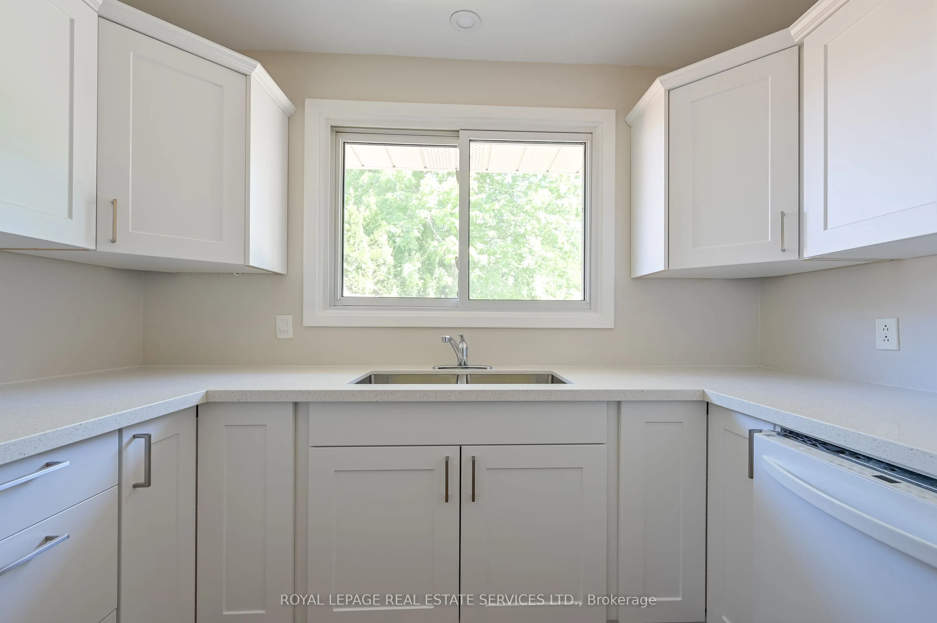 2471 Meadowood Crescent