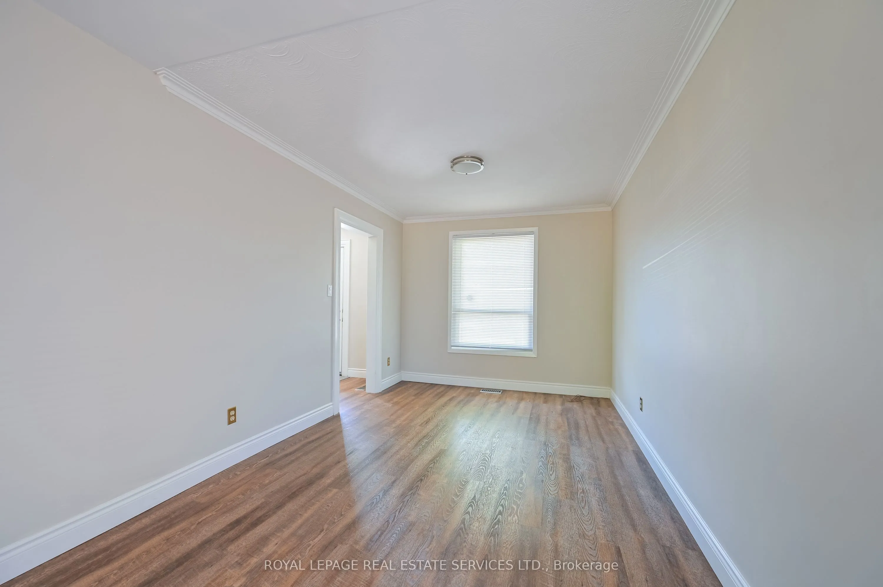 2471 Meadowood Crescent