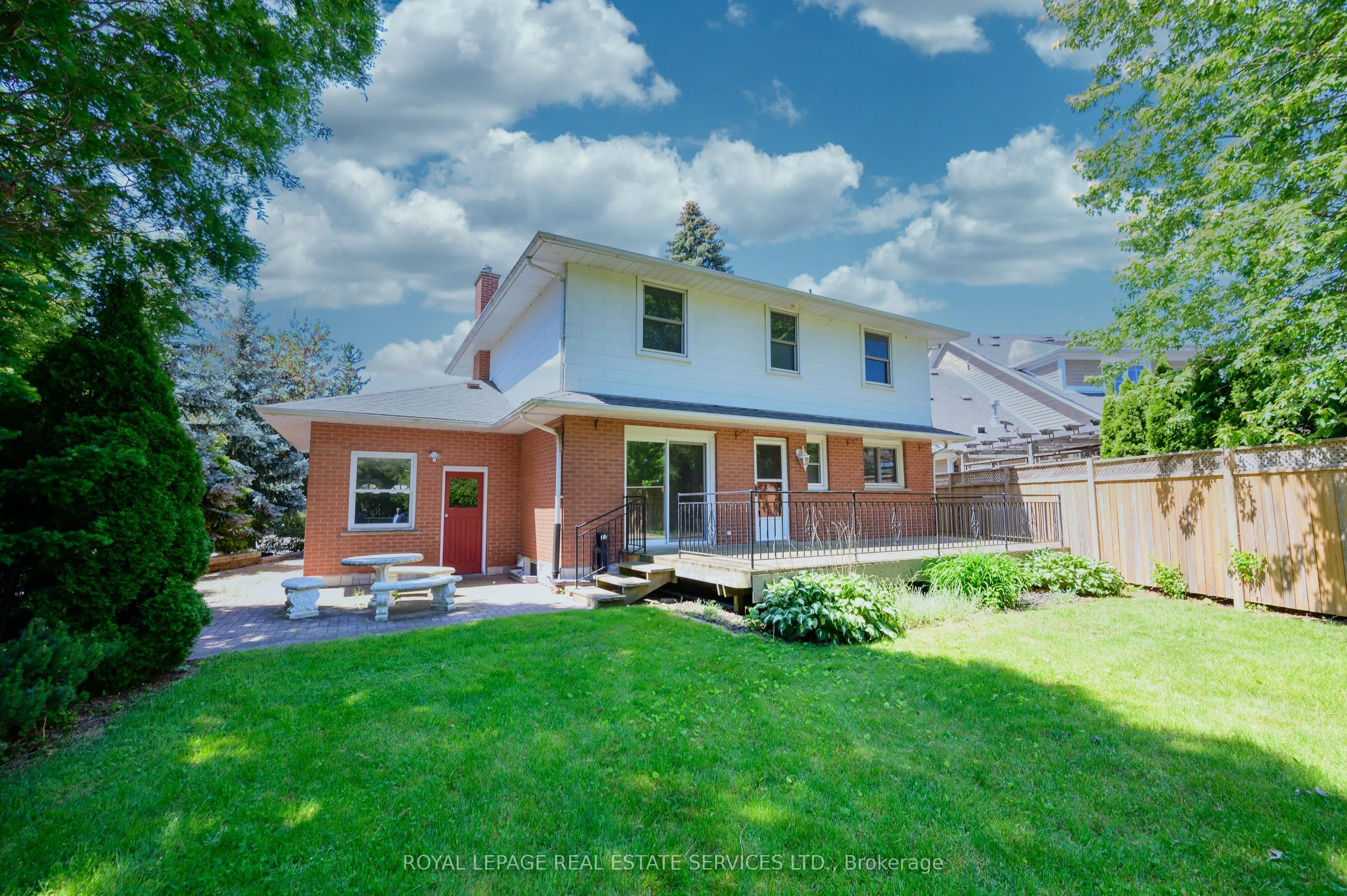 2471 Meadowood Crescent