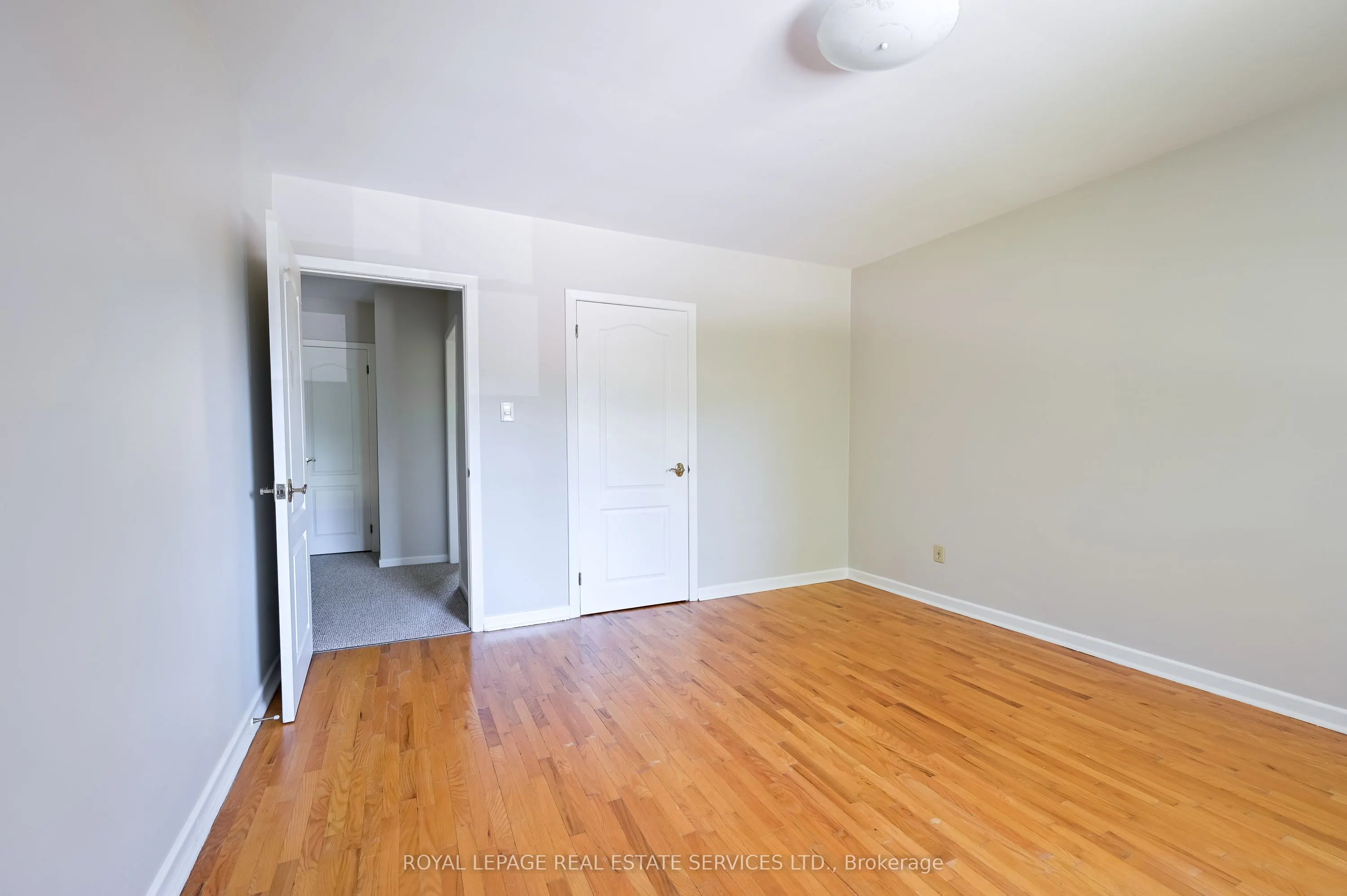 2471 Meadowood Crescent