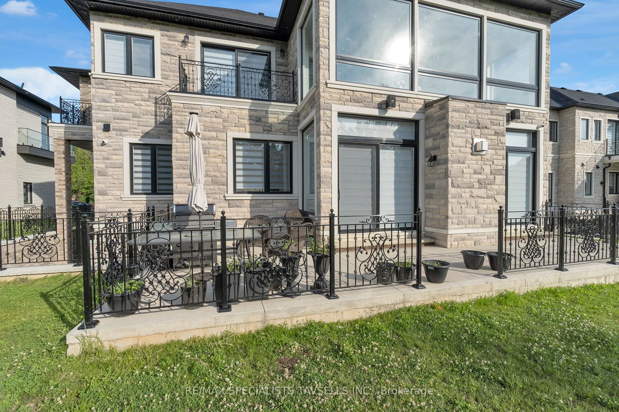 2882 CHARLESTON Side Road S