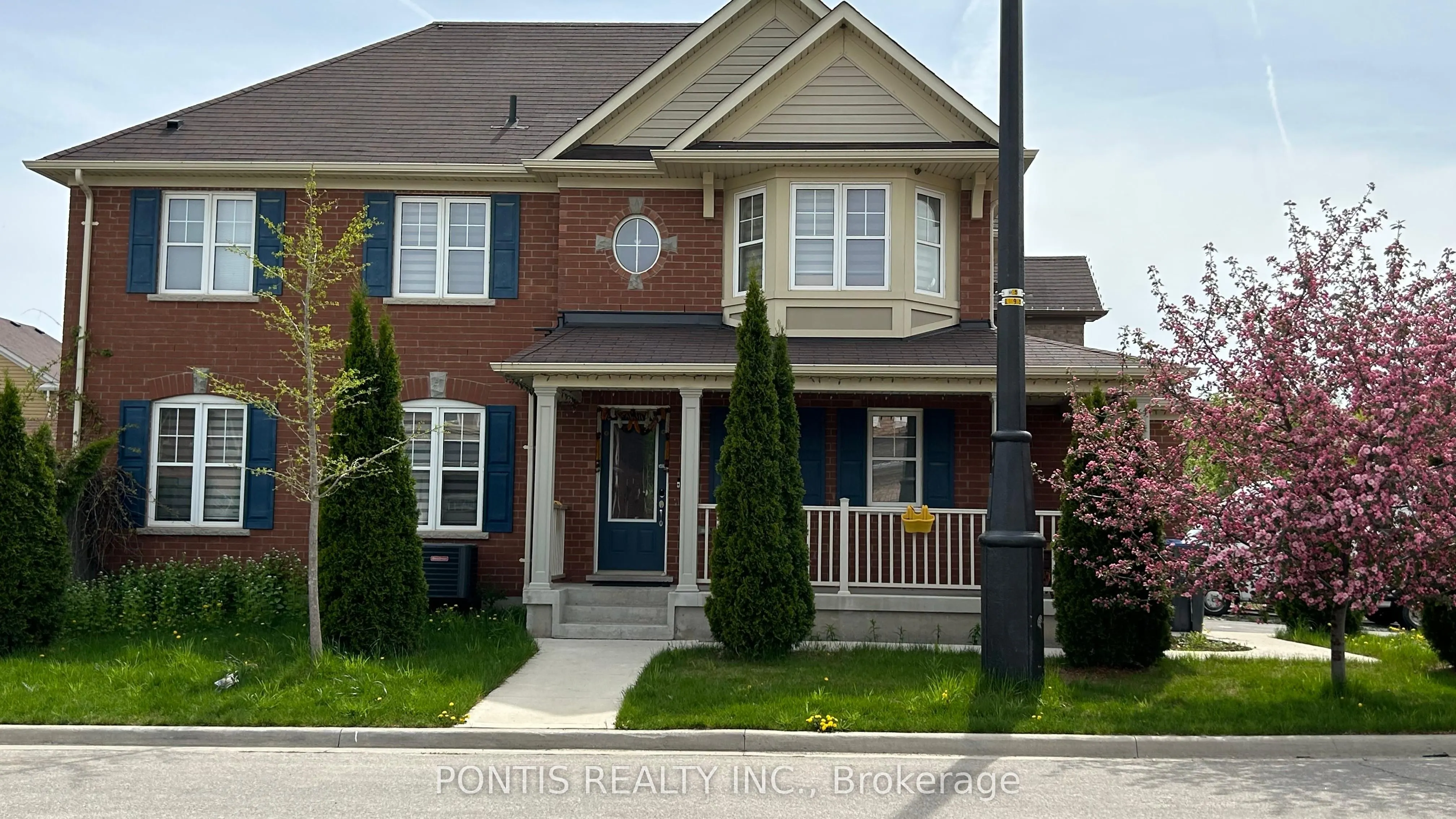 25 BERBERIS Crescent