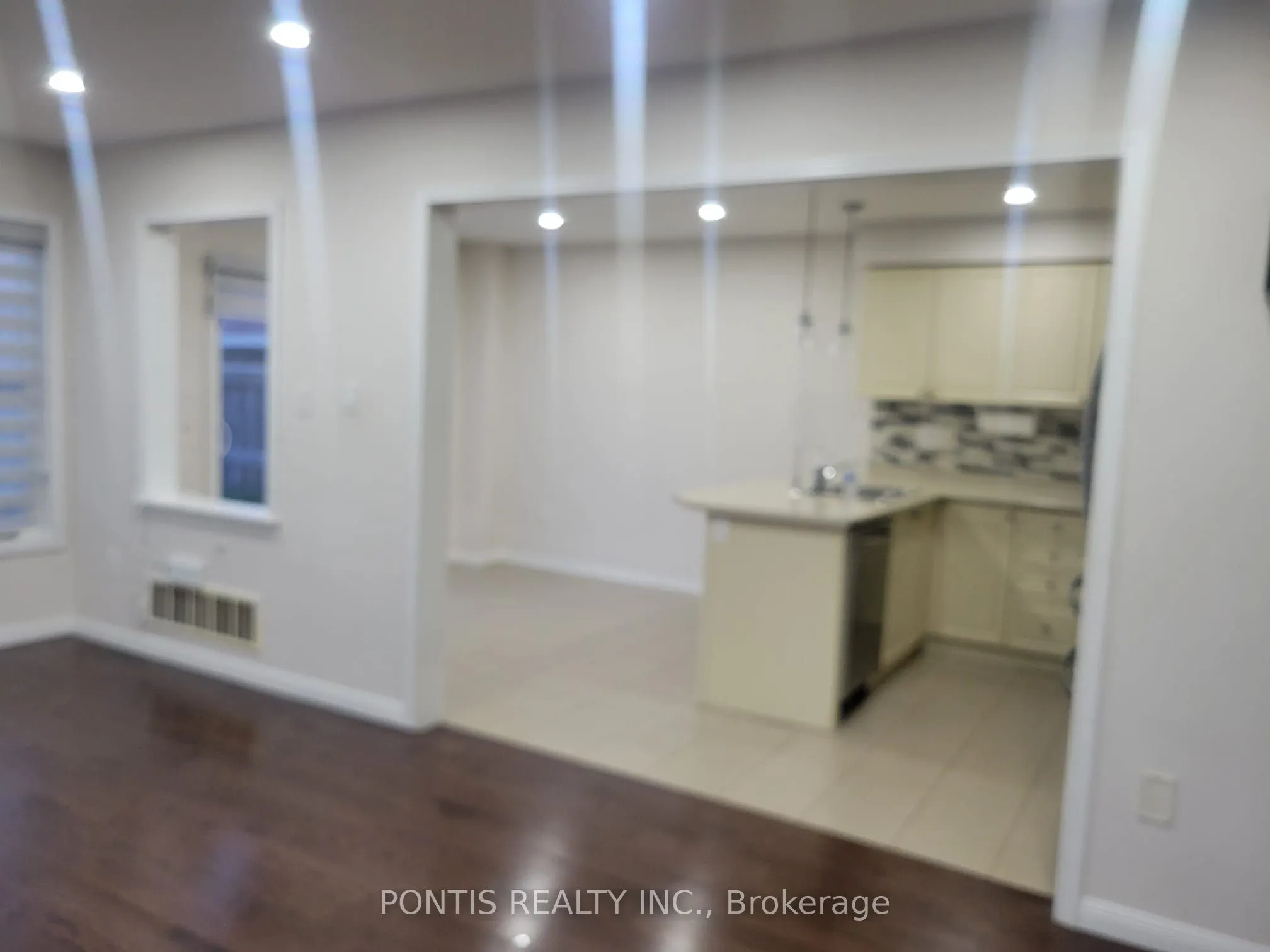 25 BERBERIS Crescent