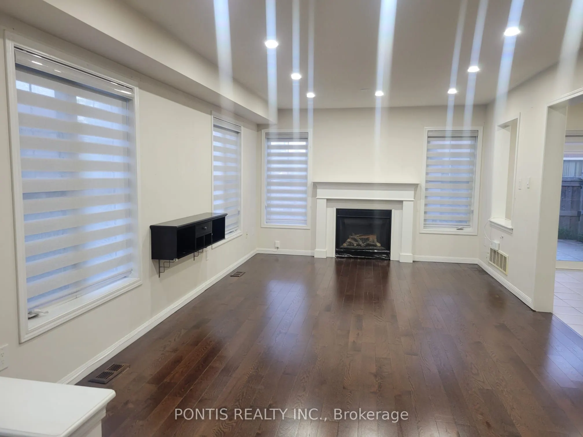 25 BERBERIS Crescent