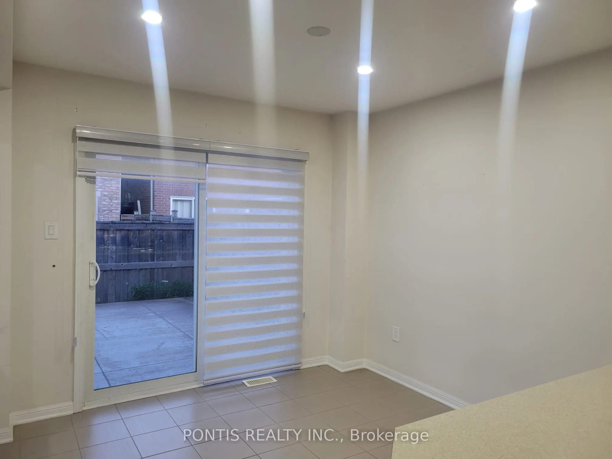 25 BERBERIS Crescent