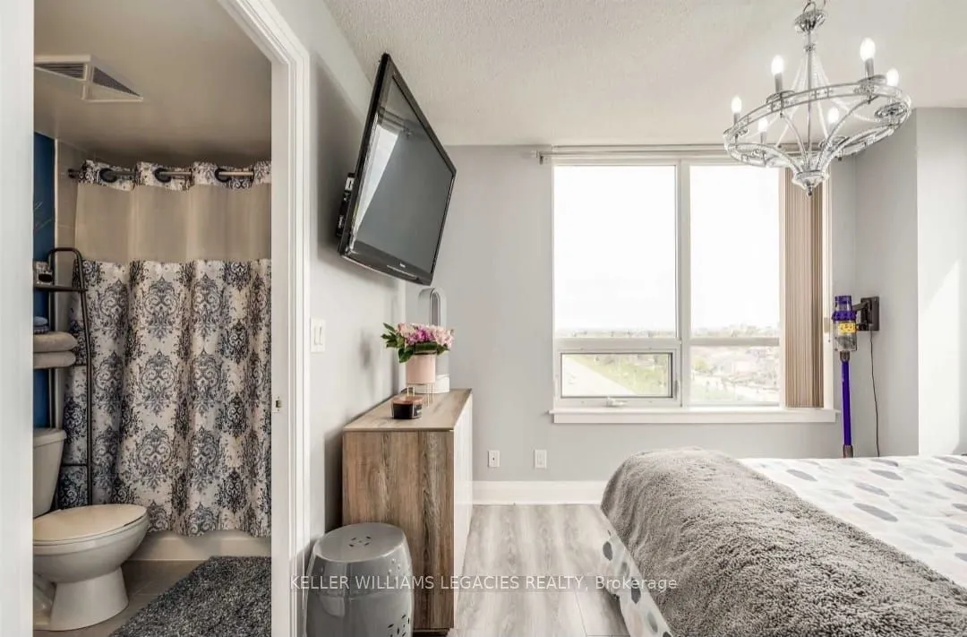 1 De Boers Drive, #805