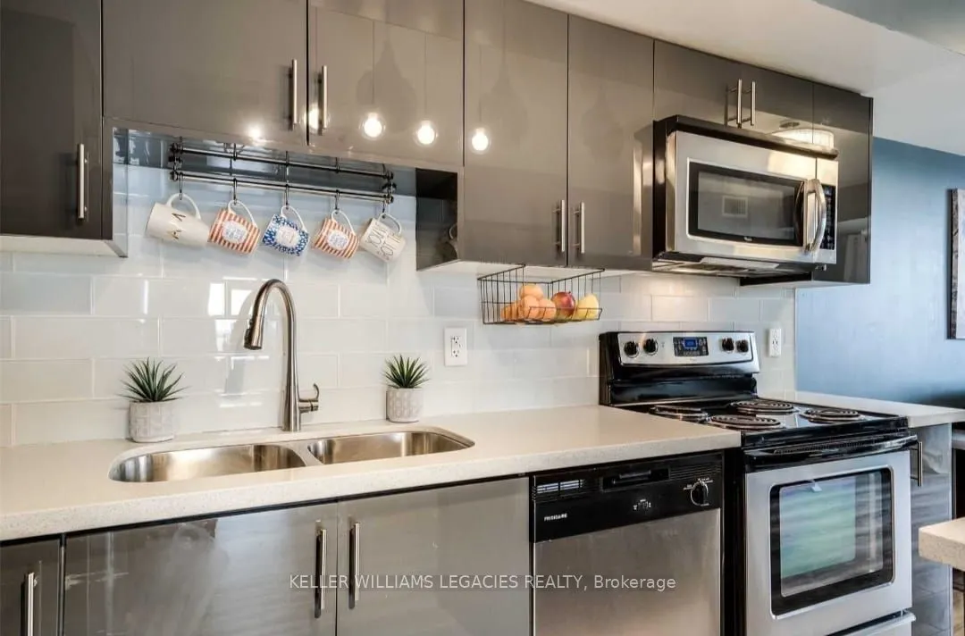 1 De Boers Drive, #805